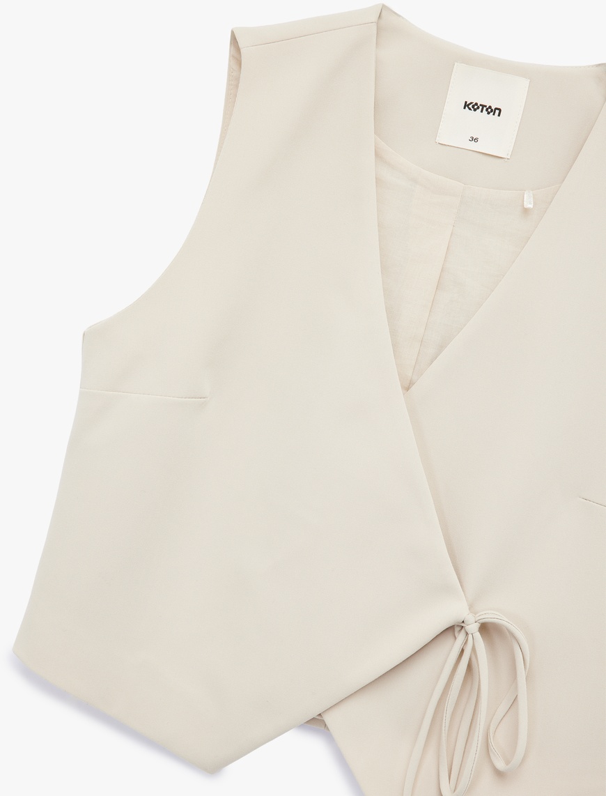   Viskon Karışımlı Slim Fit Bağlama Detaylı Crop Kruvaze Yaka Asimetrik Yelek