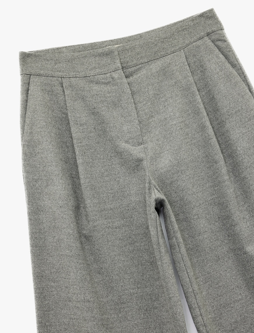   Cepli Piliseli Geniş Paça Kumaş Pantolon