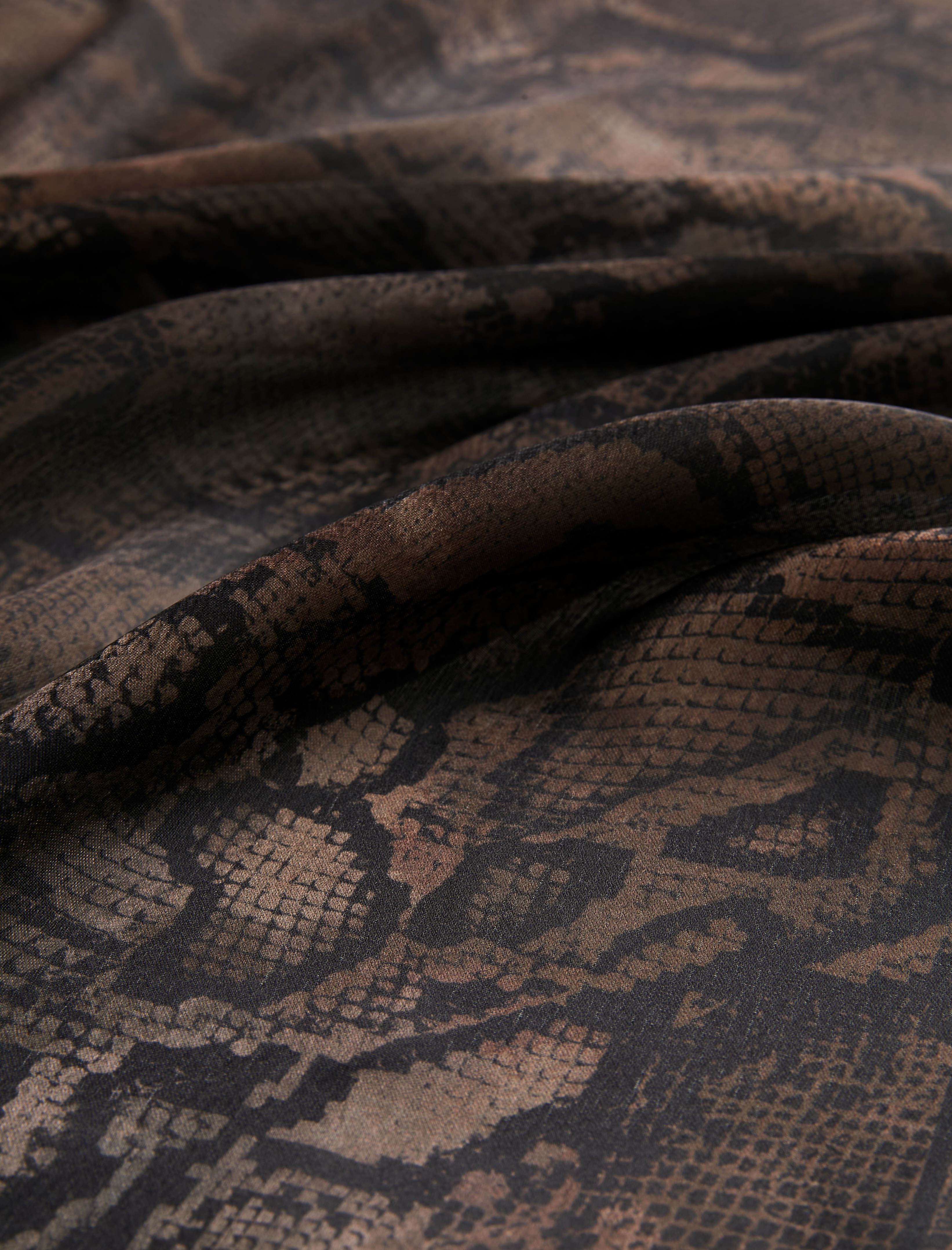  Kadın Yılan Derisi Görünümlü Kare Şal