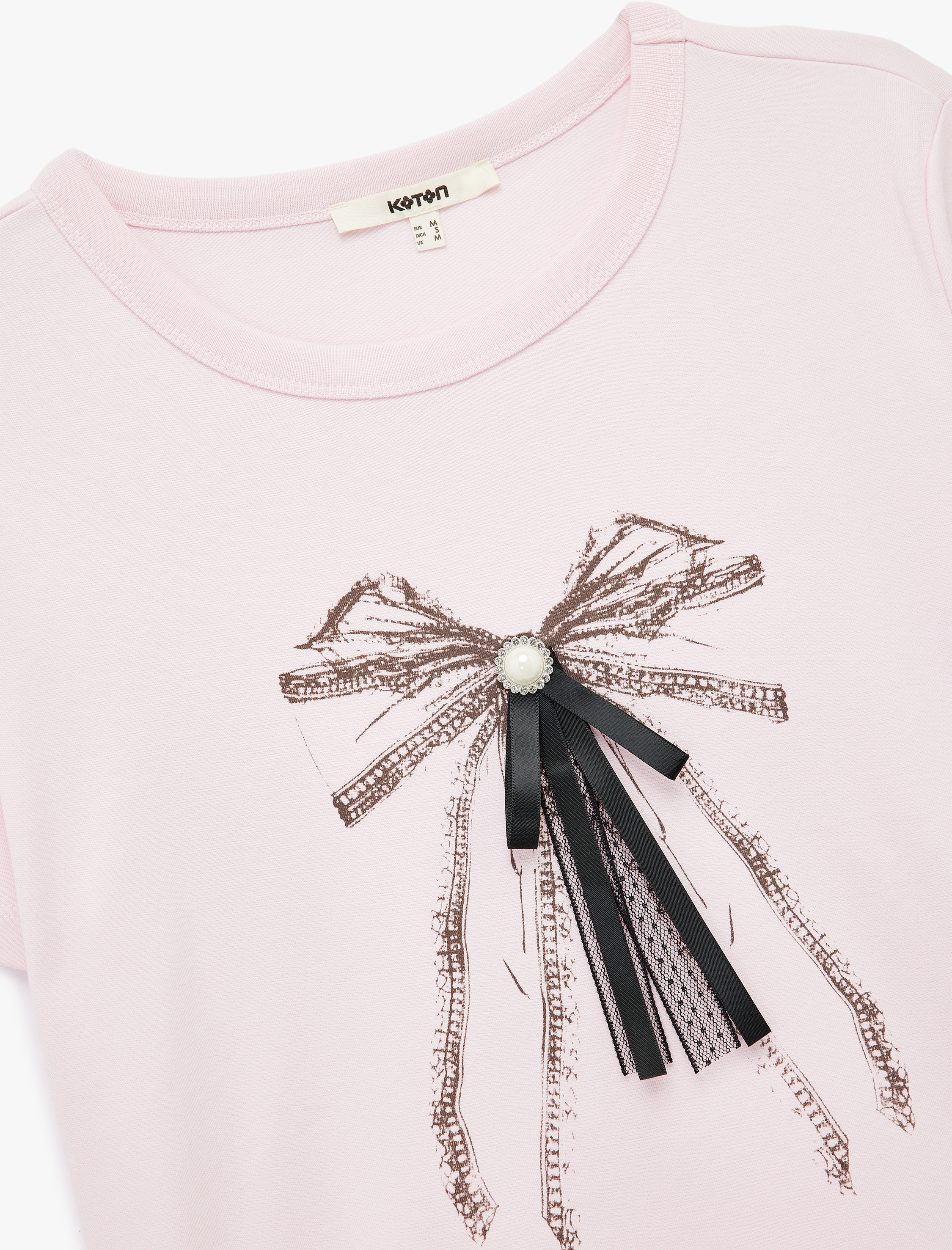   Pamuklu Kısa Kollu Fiyonk Baskılı Broş Detaylı Tişört