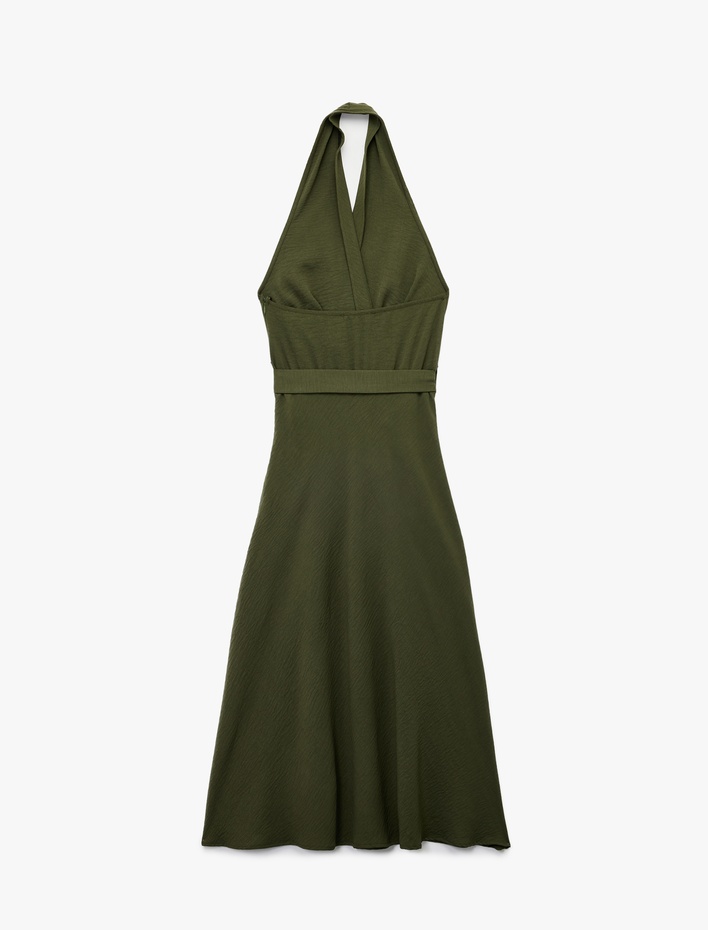  Aerobin Kumaş Sırt Dekolte Detaylı Kemerli Kruvaze Halter Yaka Kloş Elbise