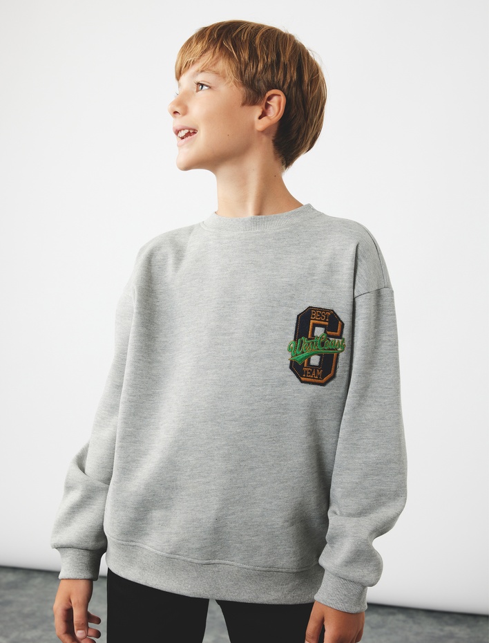 Erkek Çocuk İşleme Detaylı Uzun Kollu Bisiklet Yaka Oversize Sweatshirt
