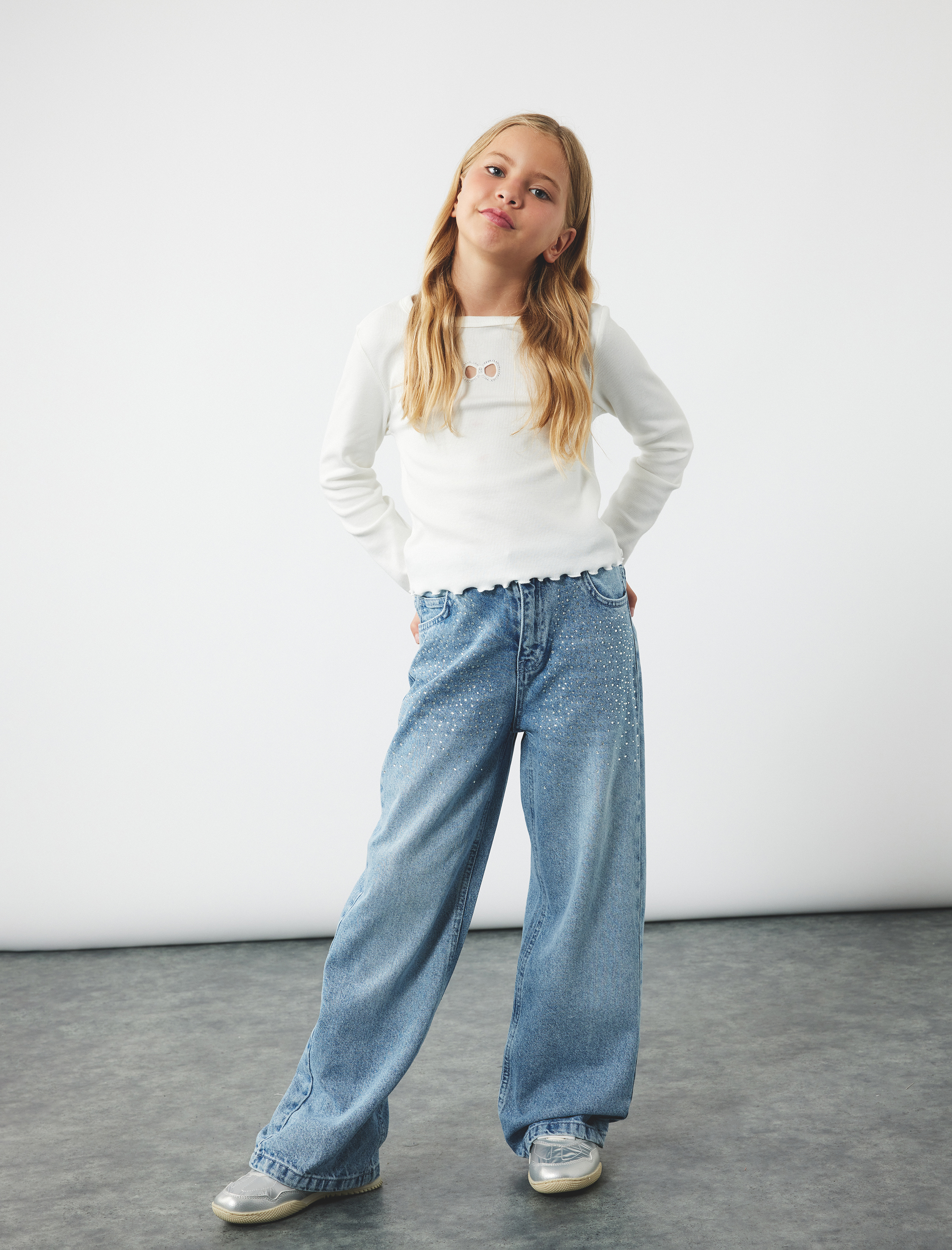  Kız Çocuk Pamuklu Taş Detaylı Geniş Paça Denim Pantolon