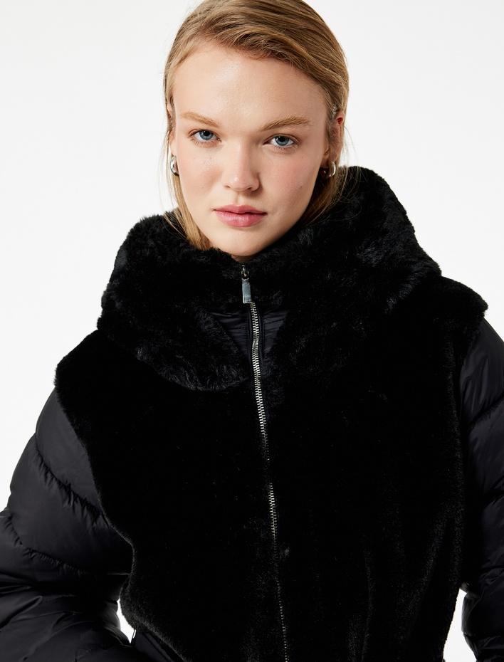  Kapüşonlu Kemer Detaylı Fermuarlı Suni Kürk Kaban