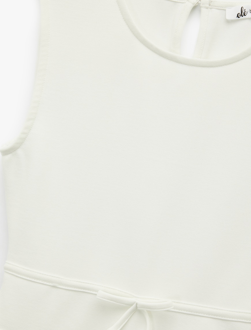   Slim Fit Bisiklet Yaka Volanlı Fiyonklu Kolsuz Bluz
