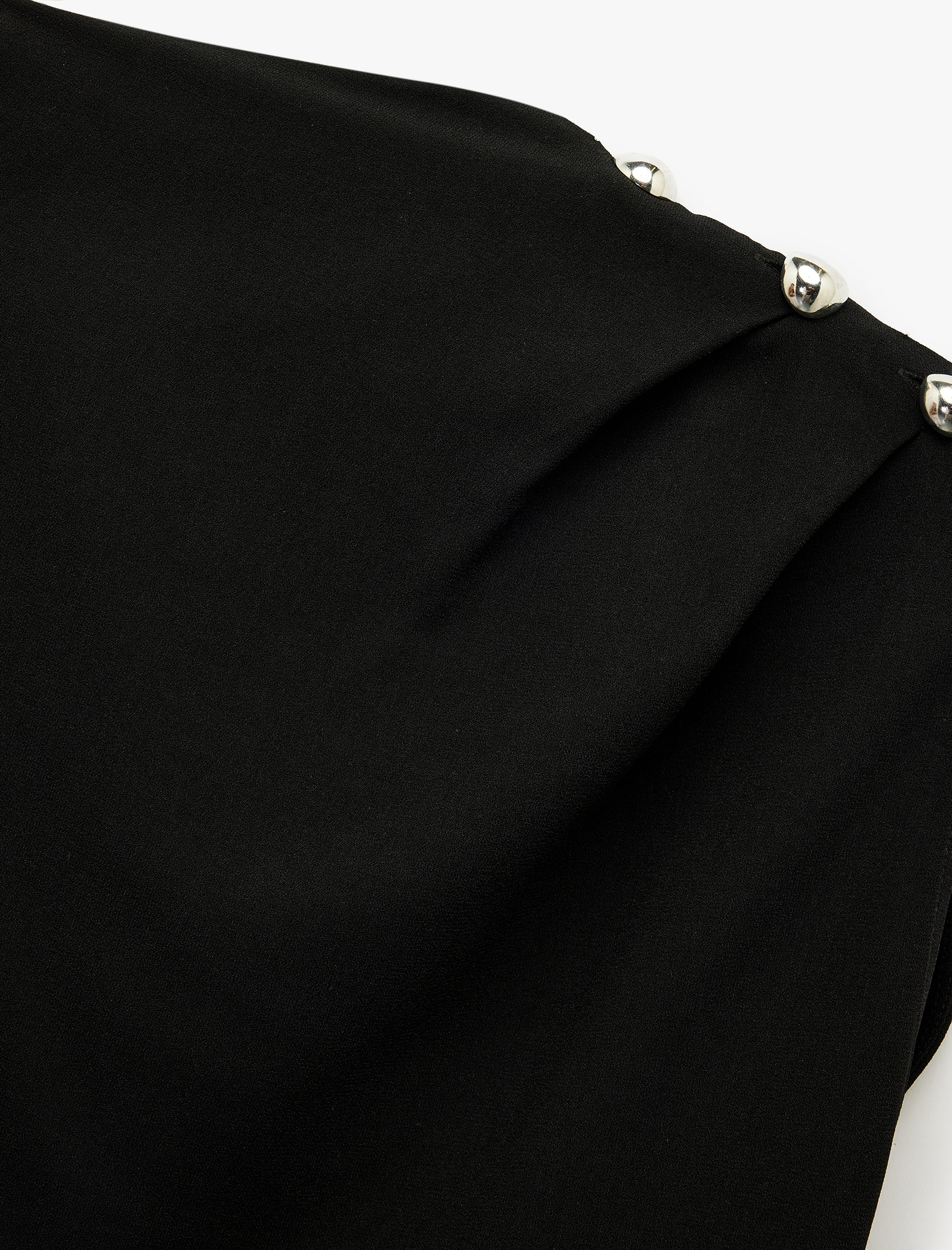   Rahat Kalıp Aksesuar Detaylı Bisiklet Yaka Kolsuz Bluz