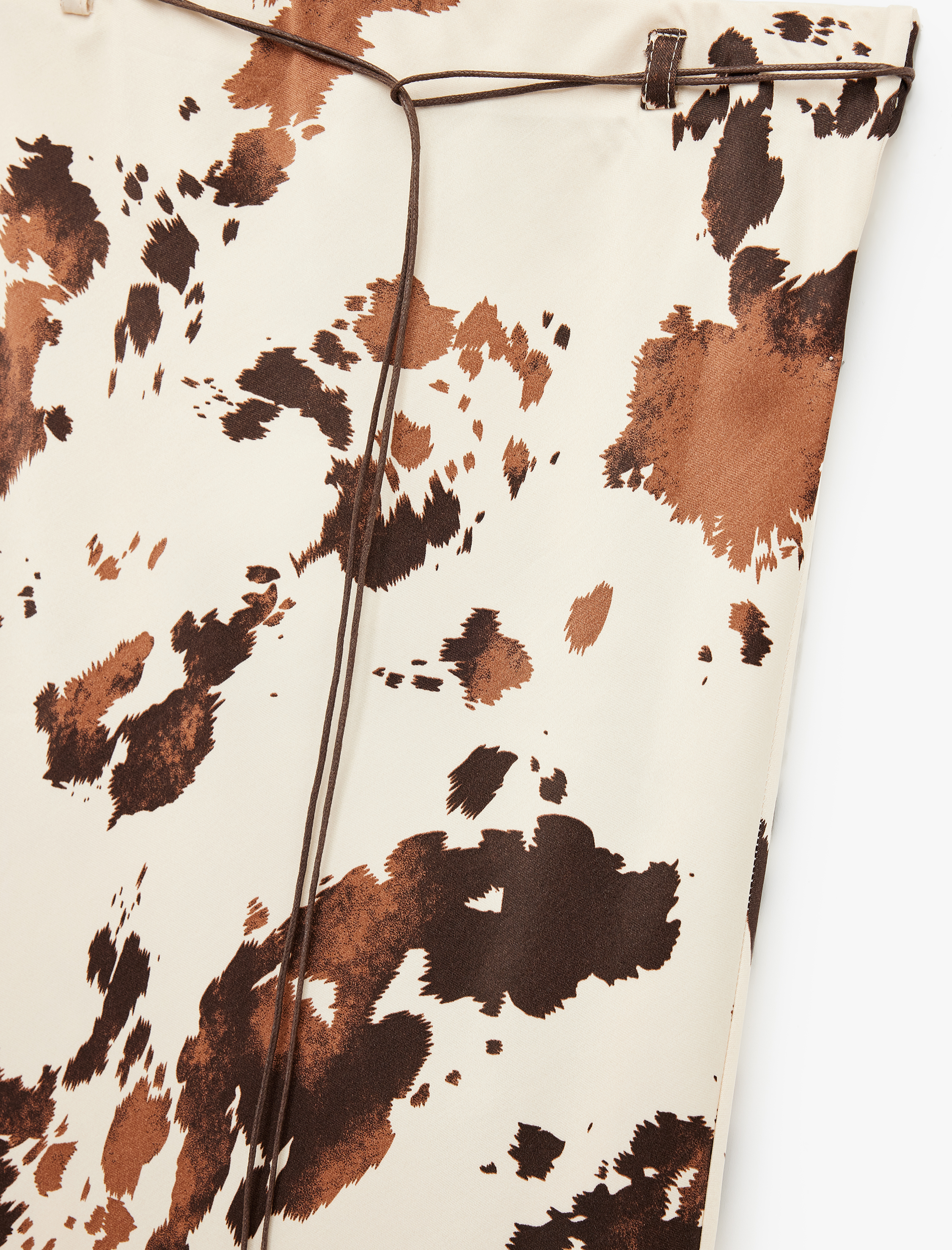   Kemer Detaylı Desenli Uzun Saten Etek