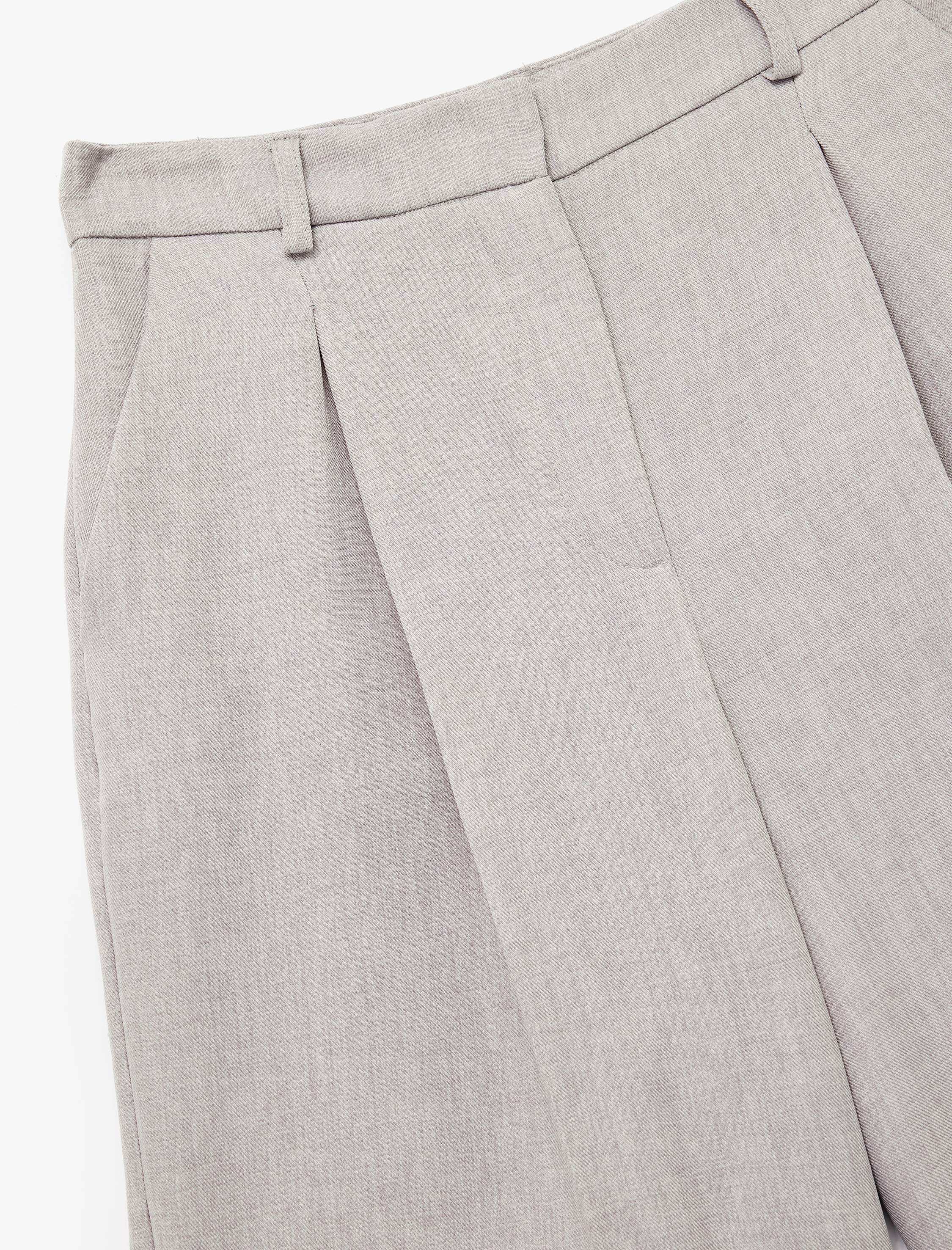   Yüksek Bel Pile Detaylı Cepli Kısa Kumaş Şort