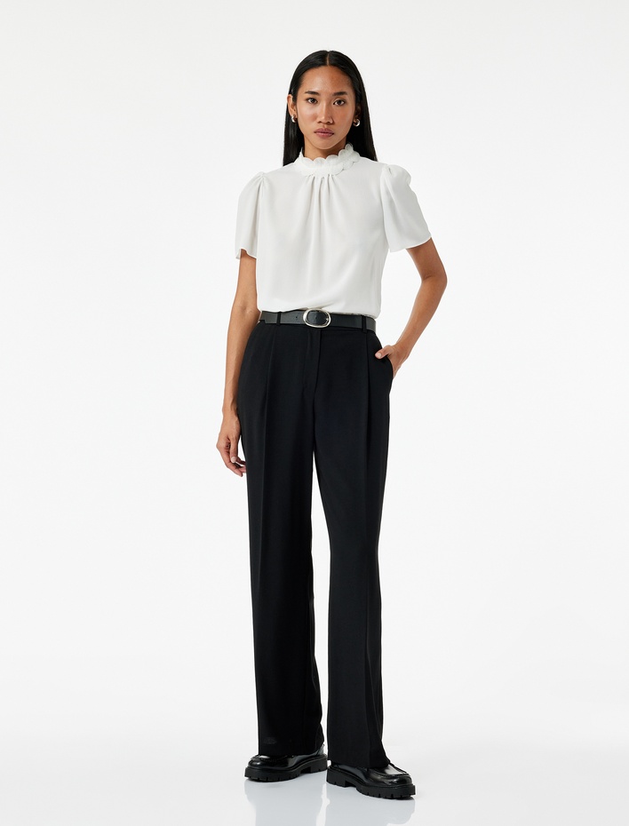  Fırfırlı Dik Yaka Kısa Kollu Bluz