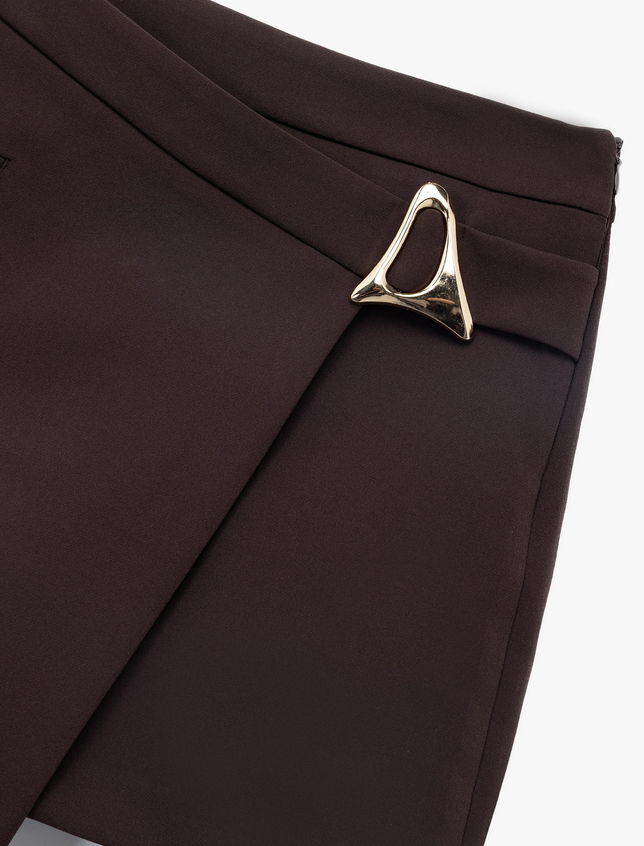   Metal Aksesuar Detaylı Mini Kruvaze Şort Etek