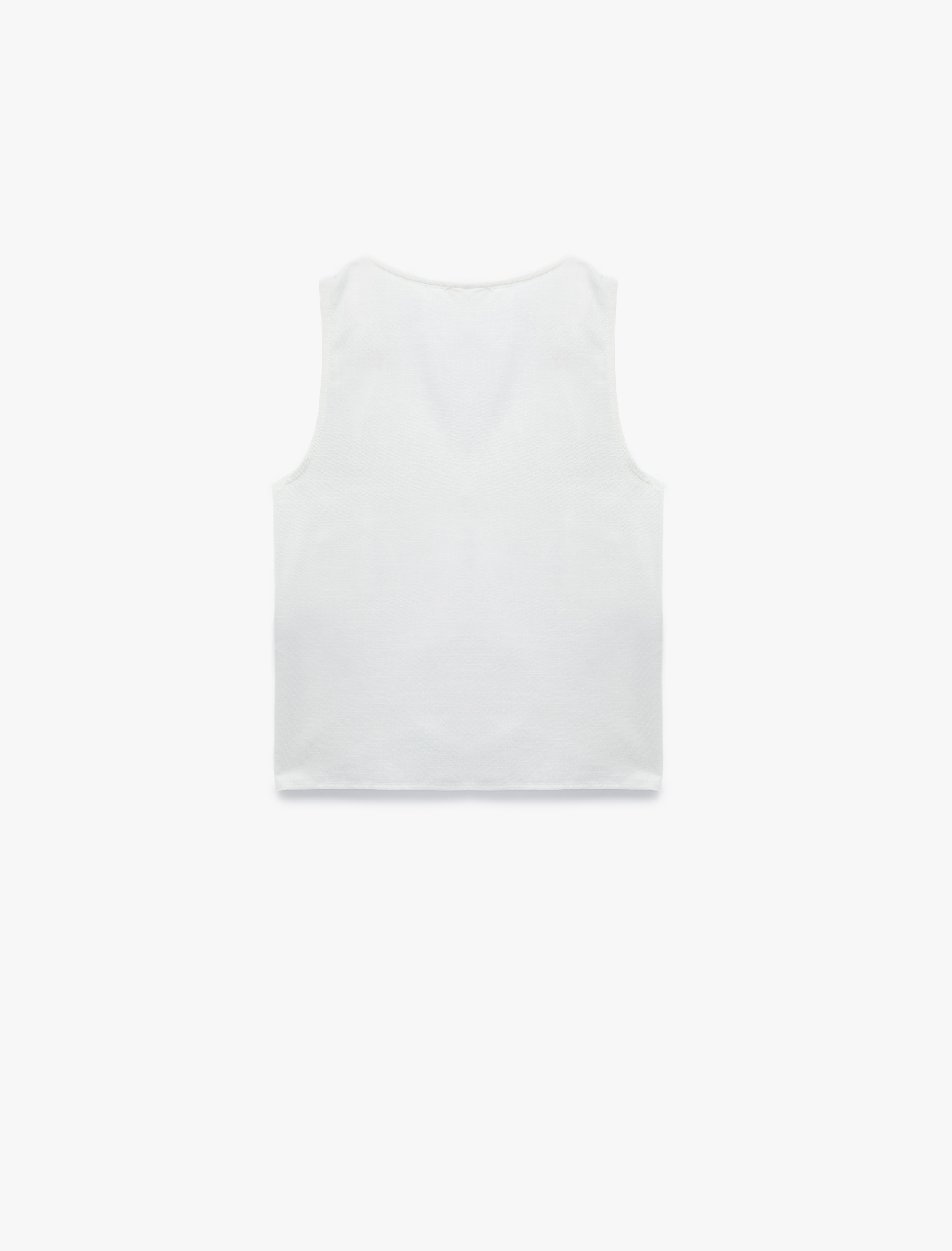   Metal Aksesuar Detaylı V Yaka Kolsuz Bluz