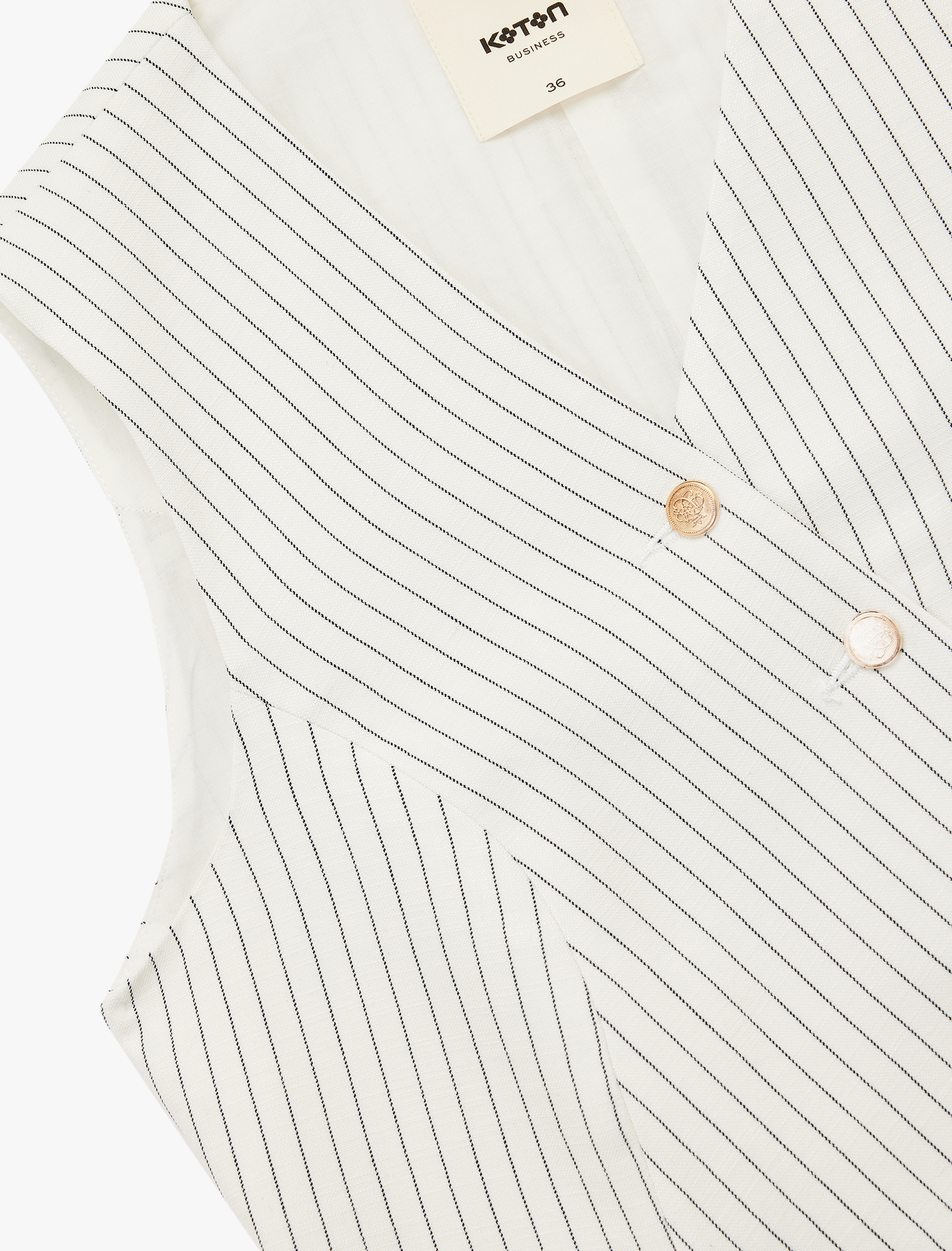   Kolsuz Viskon Karışımlı Cep Detaylı Düğmeli Asimetrik V Yaka Yelek