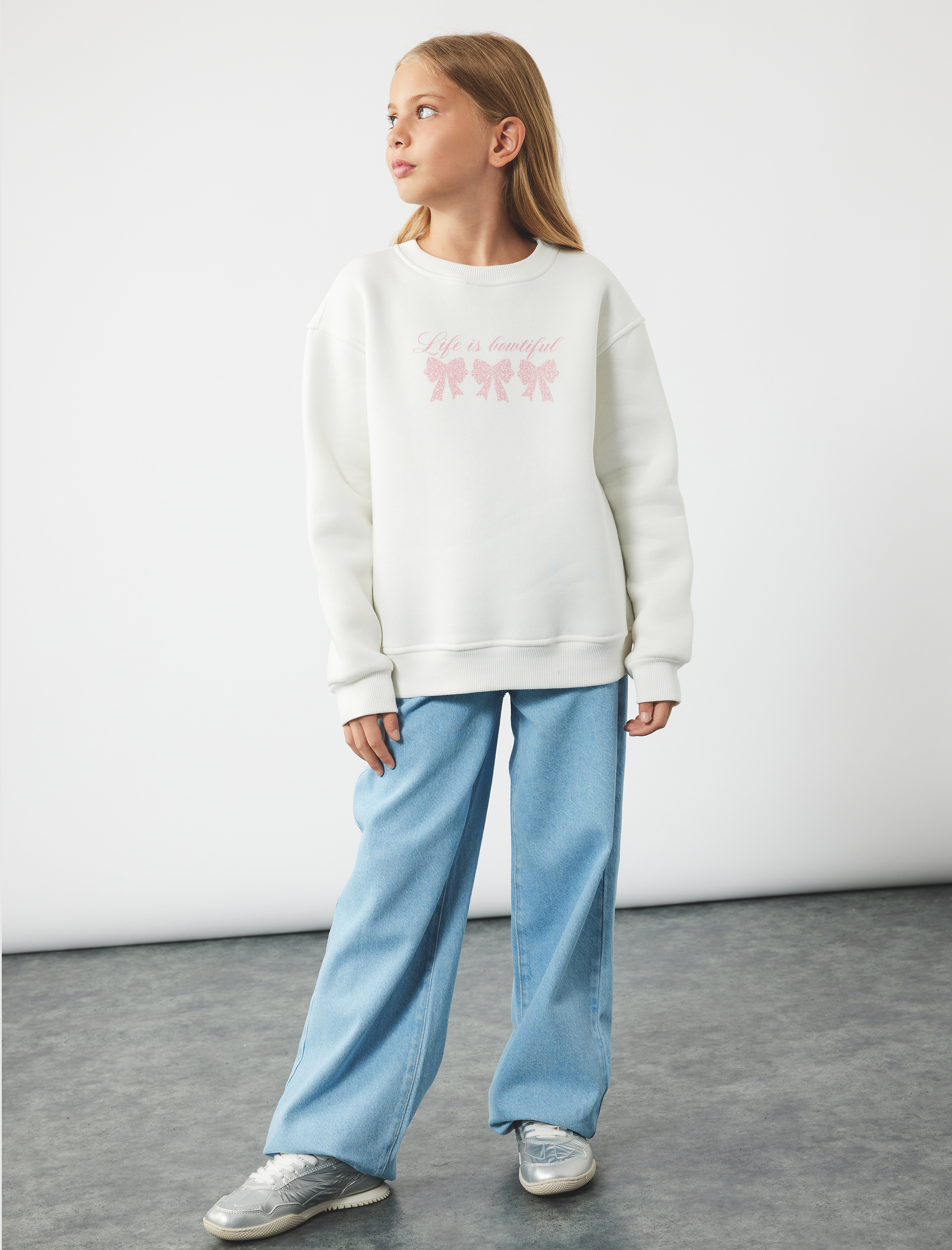  Kız Çocuk Pamuklu Cep Detaylı Rahat Kesim Geniş Paça Denim Pantolon