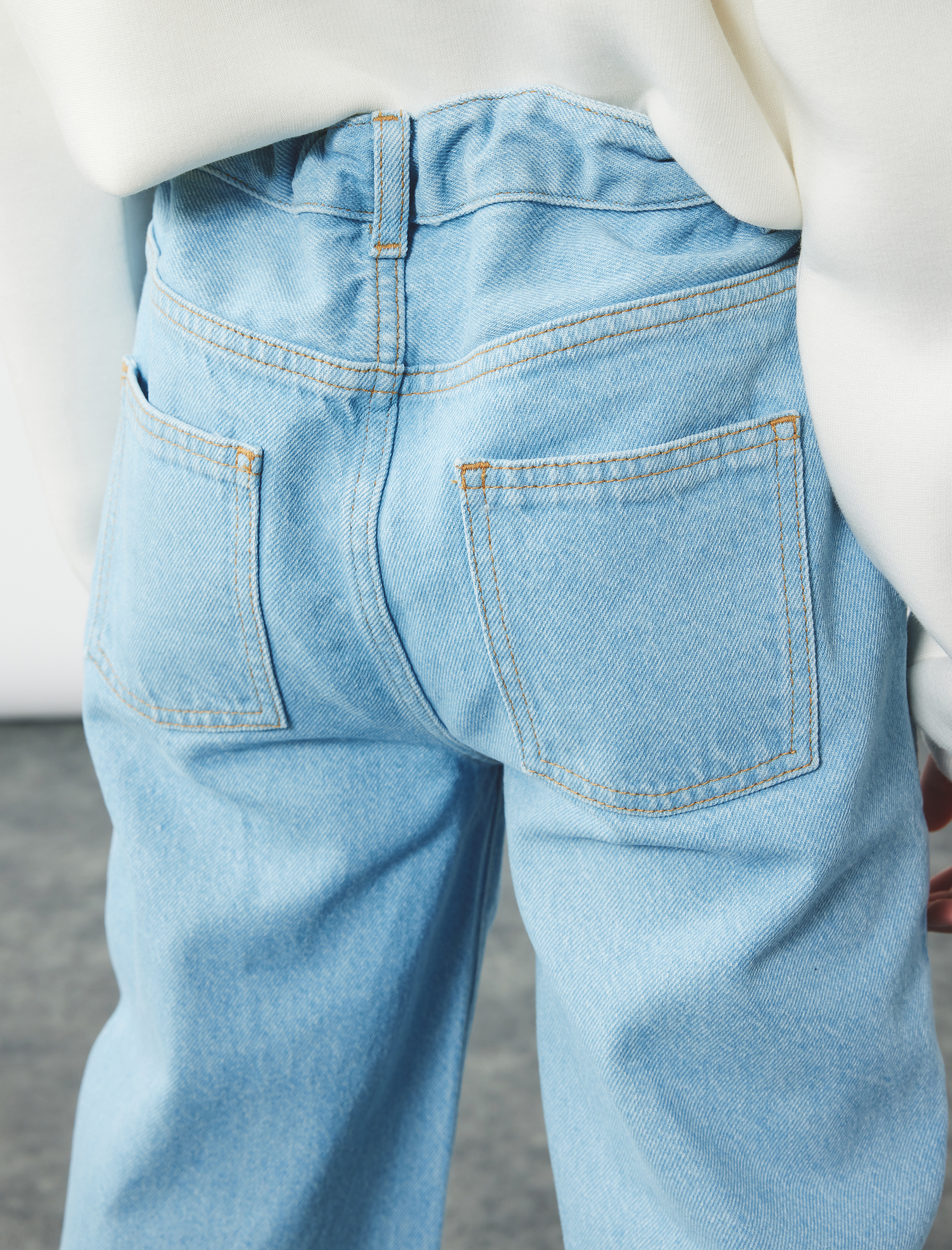  Kız Çocuk Pamuklu Cep Detaylı Rahat Kesim Geniş Paça Denim Pantolon