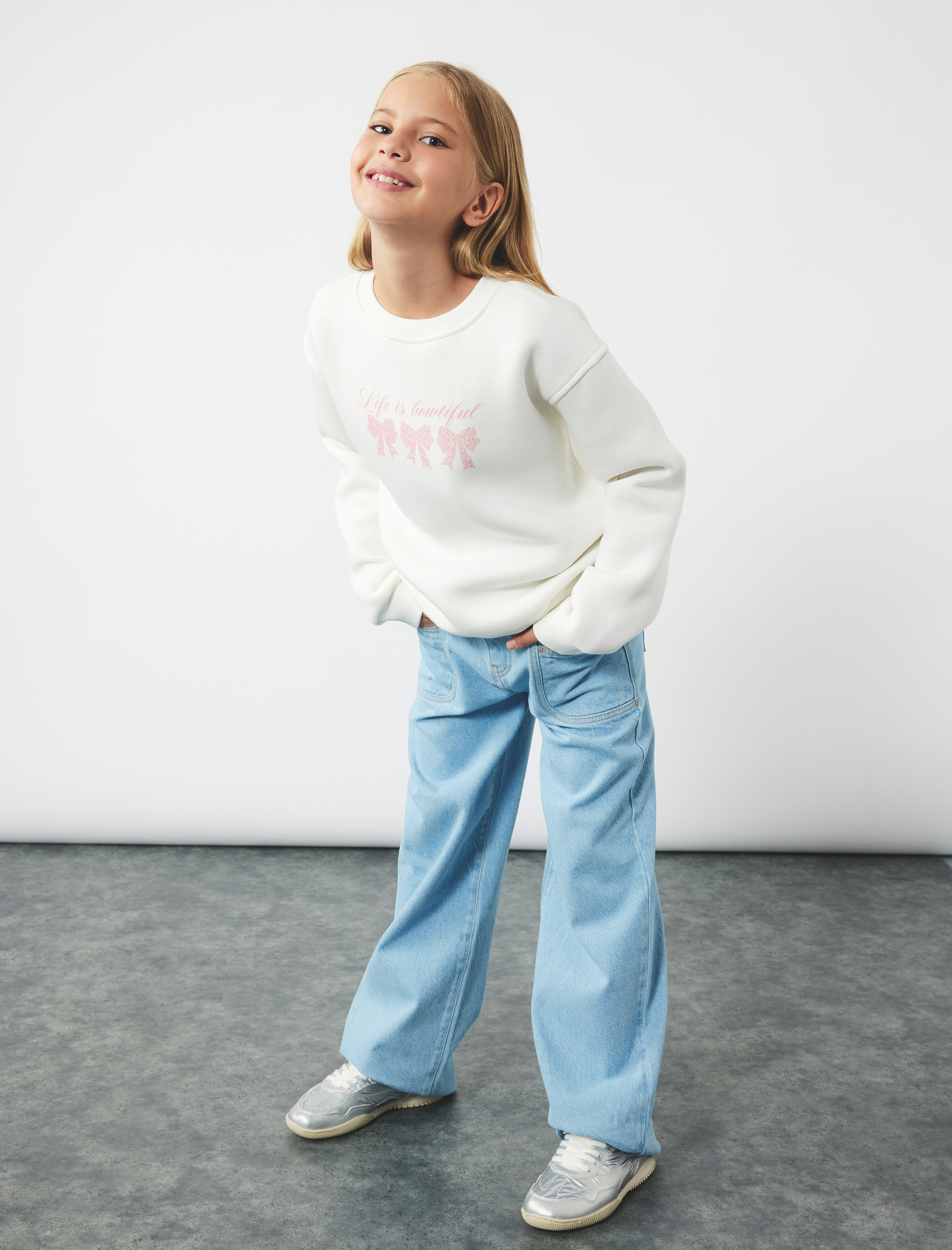  Kız Çocuk Pamuklu Cep Detaylı Rahat Kesim Geniş Paça Denim Pantolon