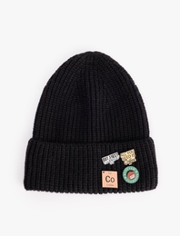 Çok Renkli Broş Detaylı Katlı Bere