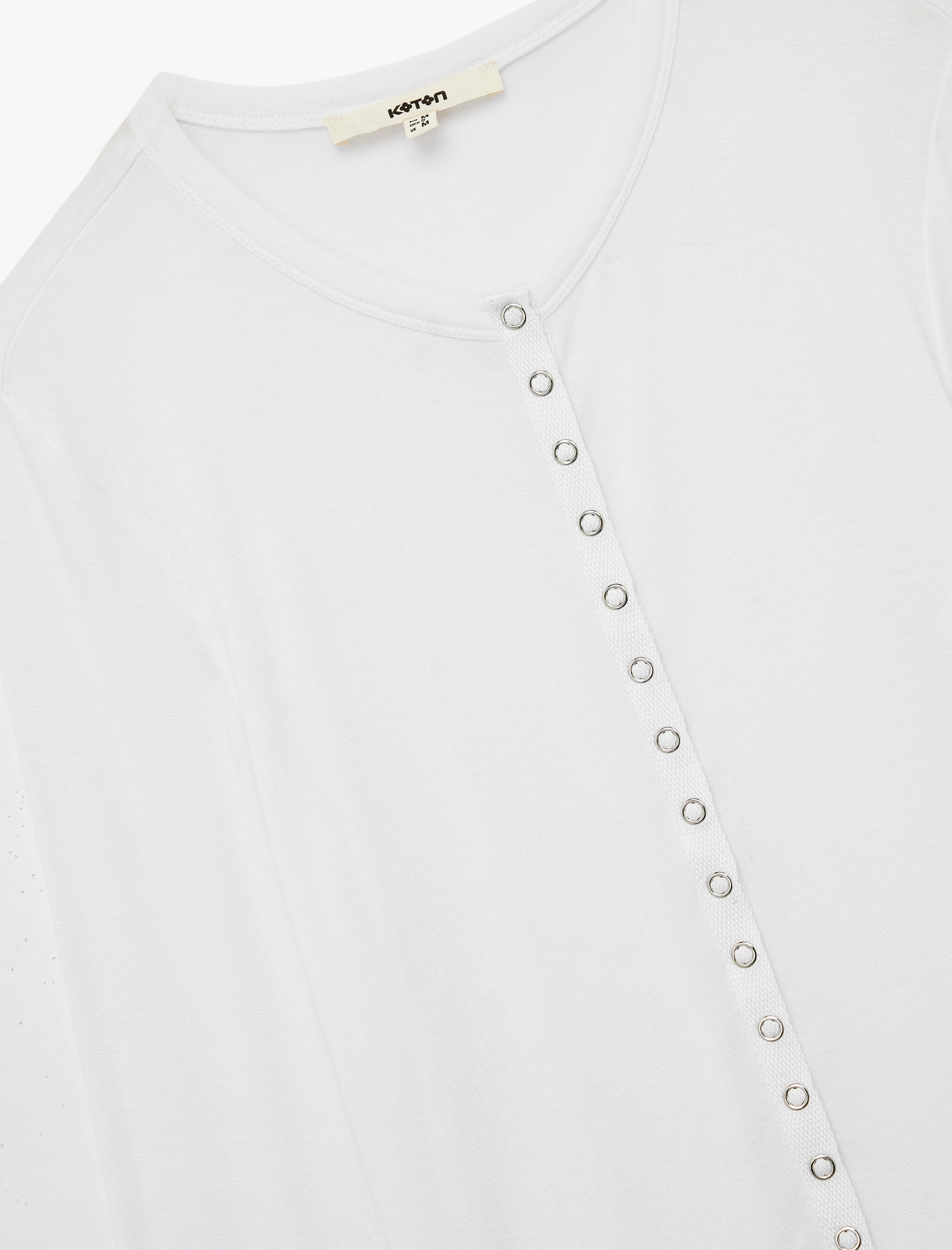   Viskon Kumaş Slim Fit Düğme Detaylı Uzun Kollu Bisiklet Yaka Tişört