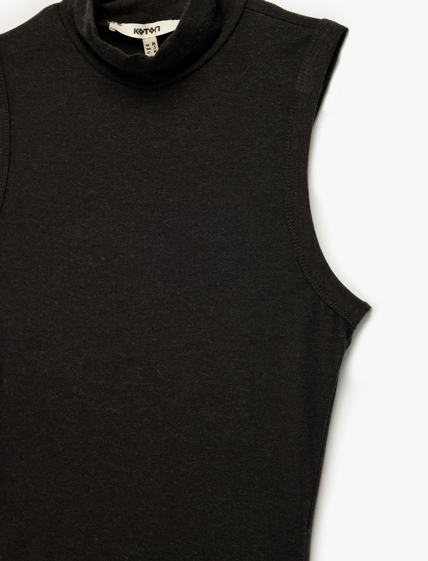   Koyun Yünü Karışımlı Slim Fit Dik Yaka Kolsuz Body