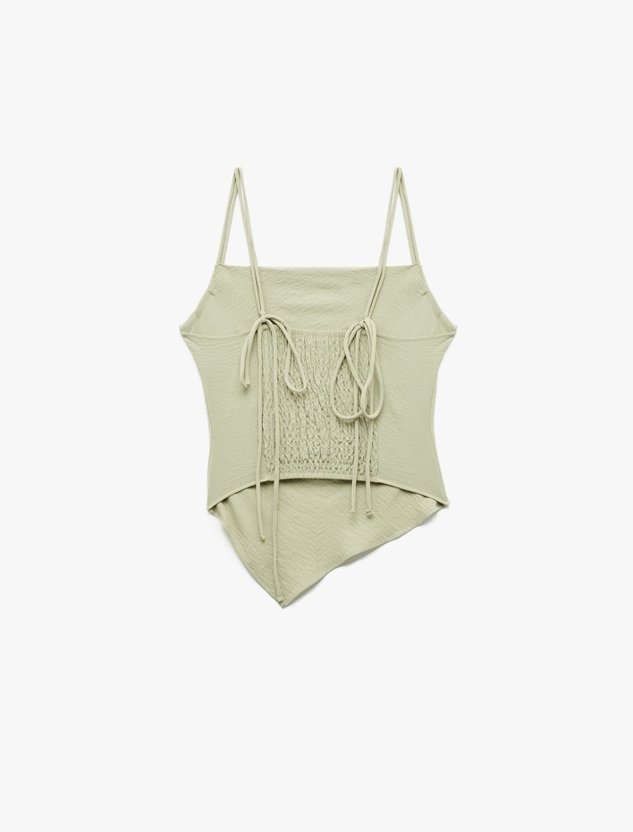  Arkası Gipeli Fiyonk Detaylı Asimetrik Kesim İnce Askılı Bluz