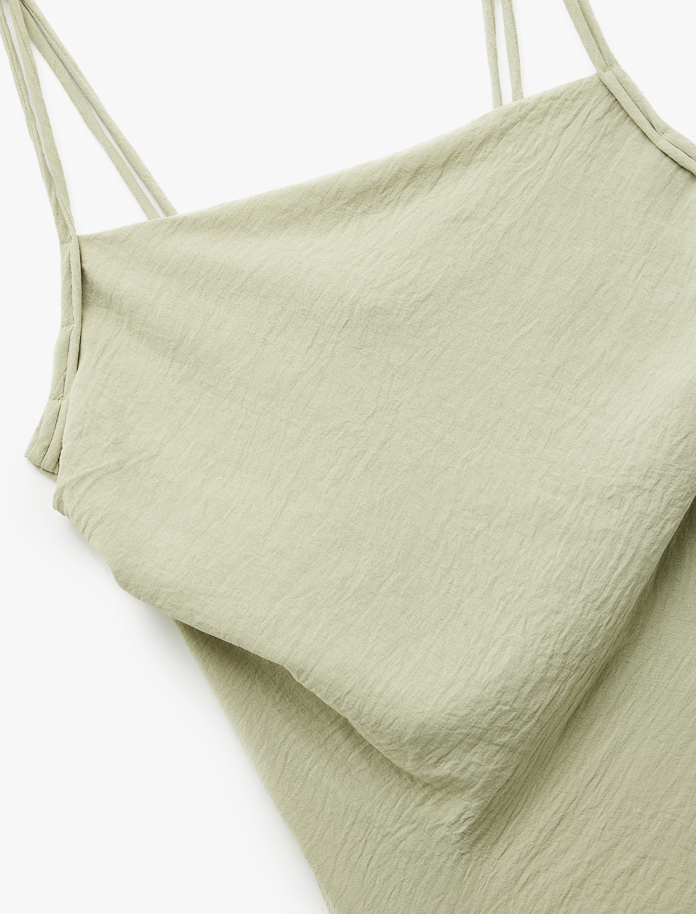   Arkası Gipeli Fiyonk Detaylı Asimetrik Kesim İnce Askılı Bluz