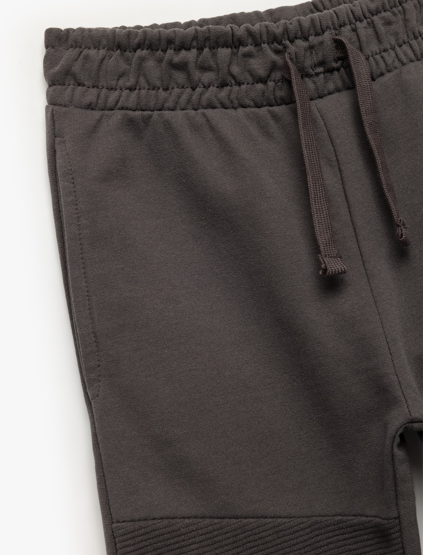  Erkek Bebek Pamuklu Şardonlu Dikiş Detaylı Cepli Beli Bağcıklı Jogger Eşofman Altı