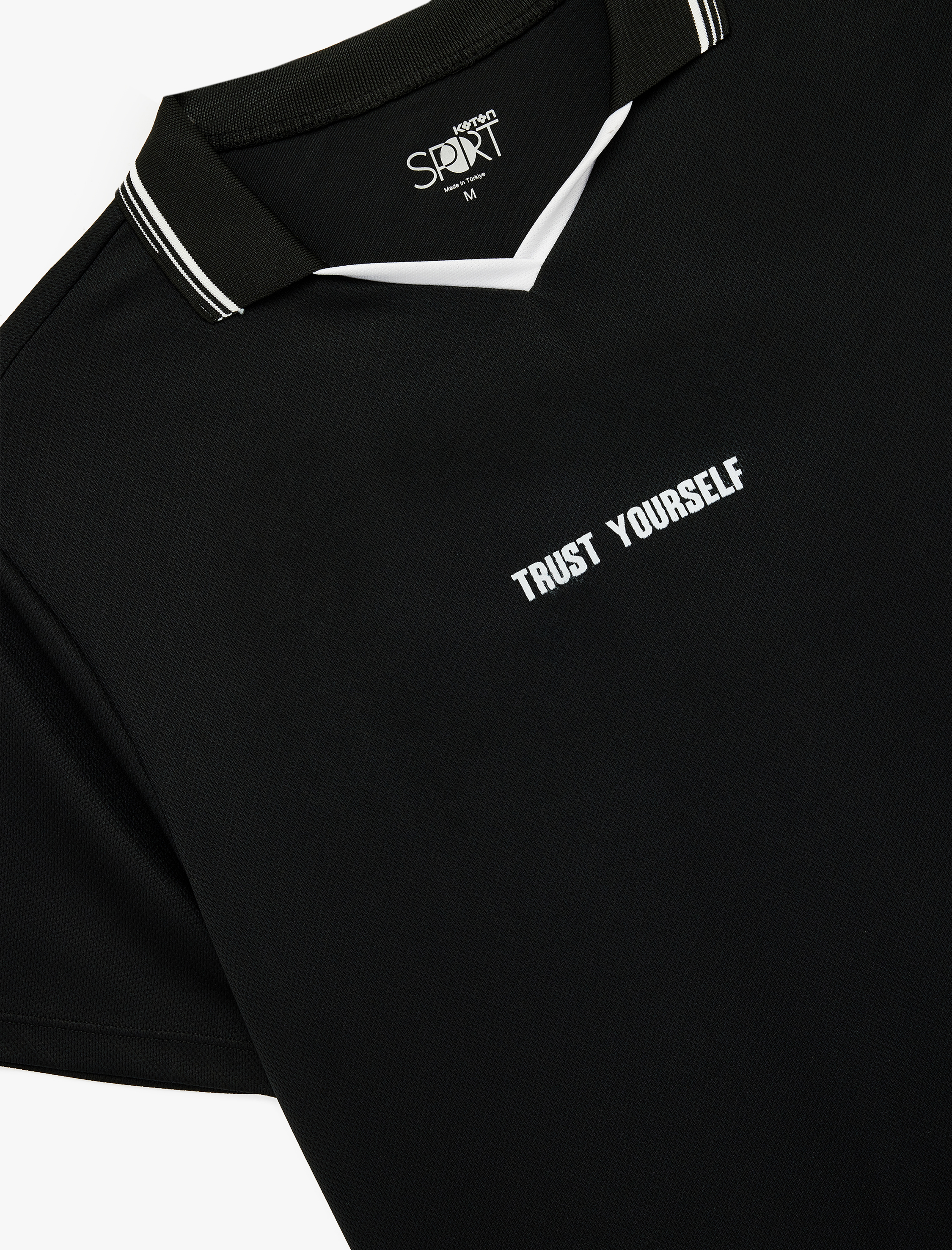   Kısa Kollu Çizgi Detaylı Polo Yaka Baskılı Spor Tişört