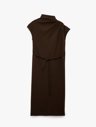 Slim Fit Kemerli Dik Yaka Drape Detaylı Kolsuz Midi Boy Elbise
