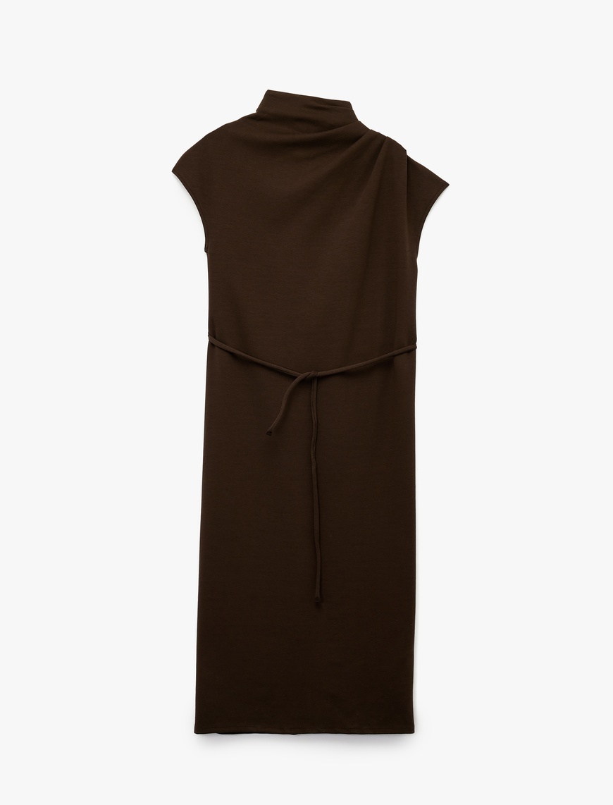  Slim Fit Kemerli Dik Yaka Drape Detaylı Kolsuz Midi Boy Elbise
