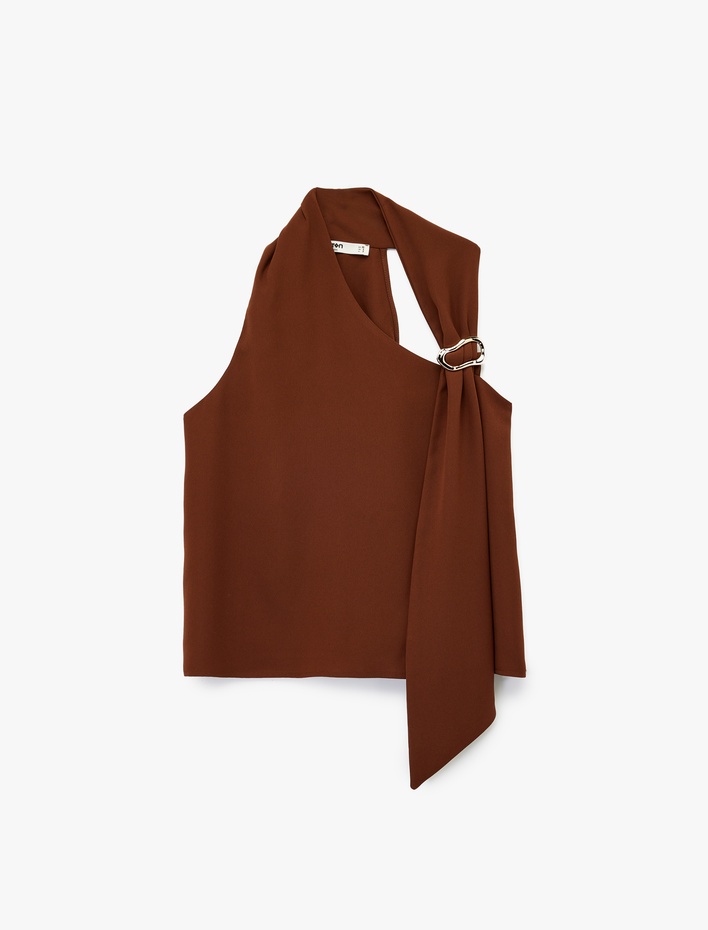  Krep Kumaş Metal Aksesuarlı Asimetrik Halter Yaka Kolsuz Bluz