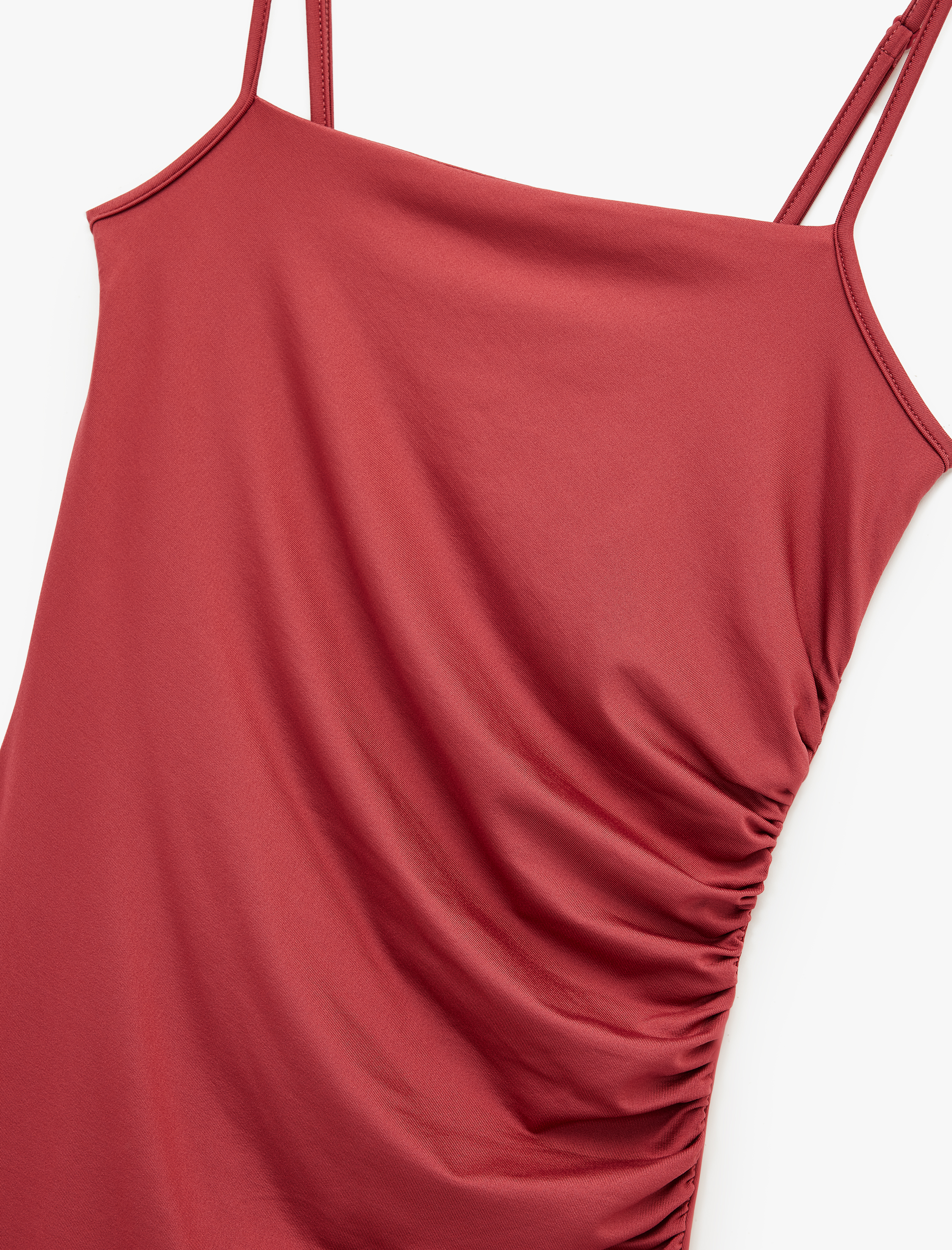 Slim Fit Yırtmaç Detaylı Drapeli İnce Askılı Kalem Elbise