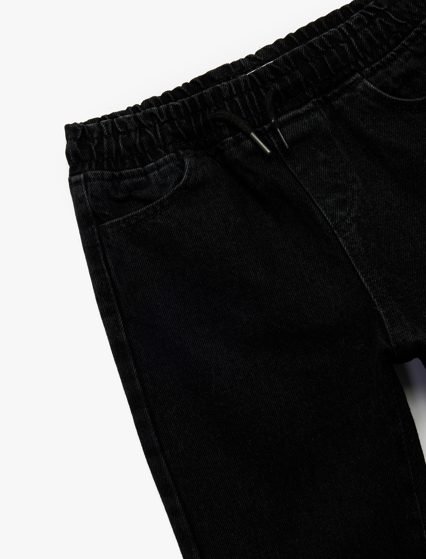  Erkek Çocuk Pamuklu Beli Bağcıklı Rahat Kalıp Cep Detaylı Jogger Jean Pantolon