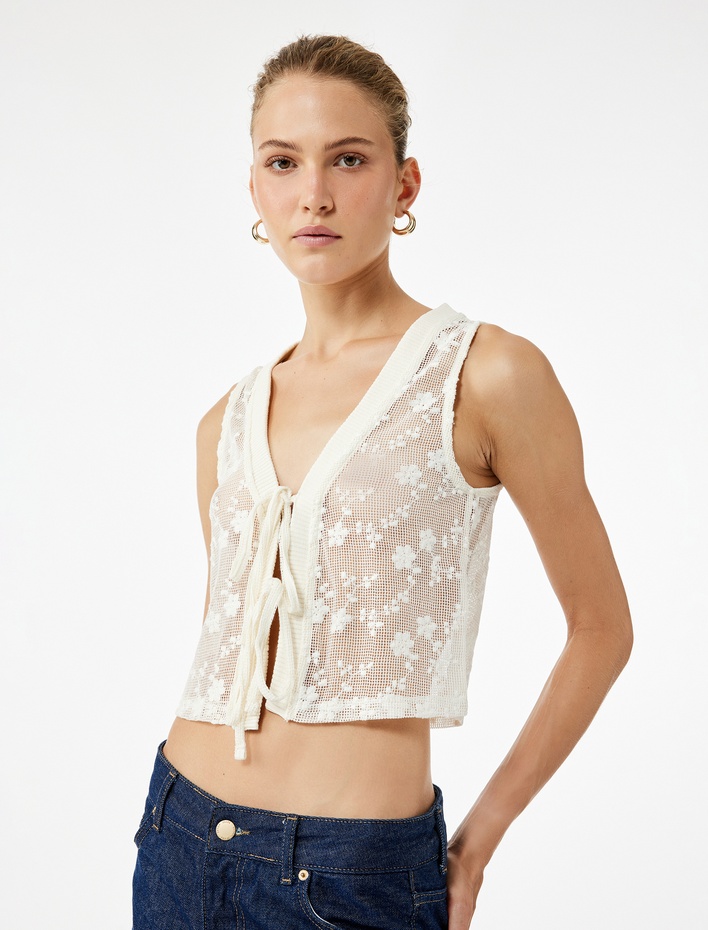  Önü Bağlama Detaylı Fiyonklu Çiçekli Kroşe Crop Yelek