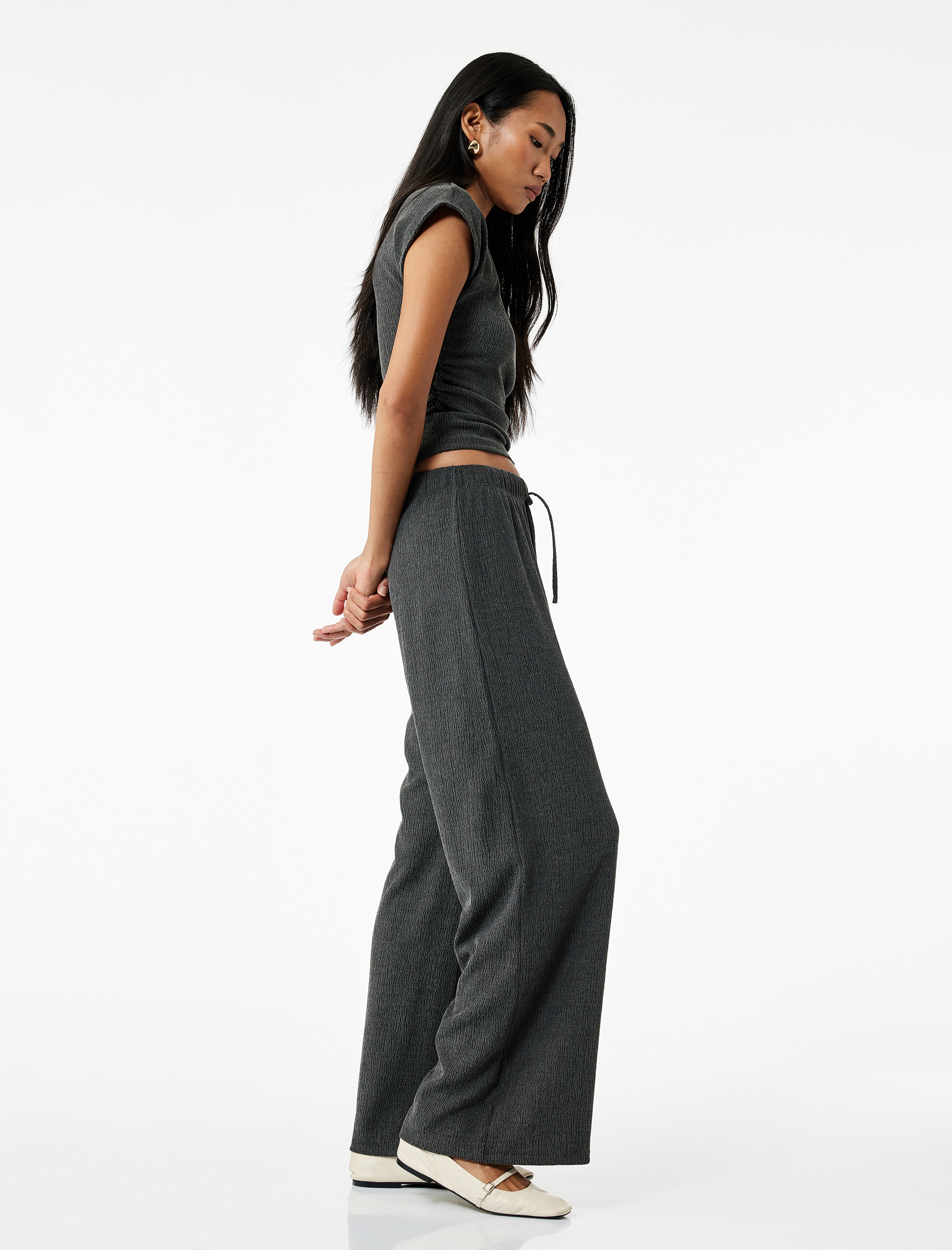   Bürümcük Kumaş Rahat Kalıp Beli Bağcıklı Düz Bol Paça Pantolon