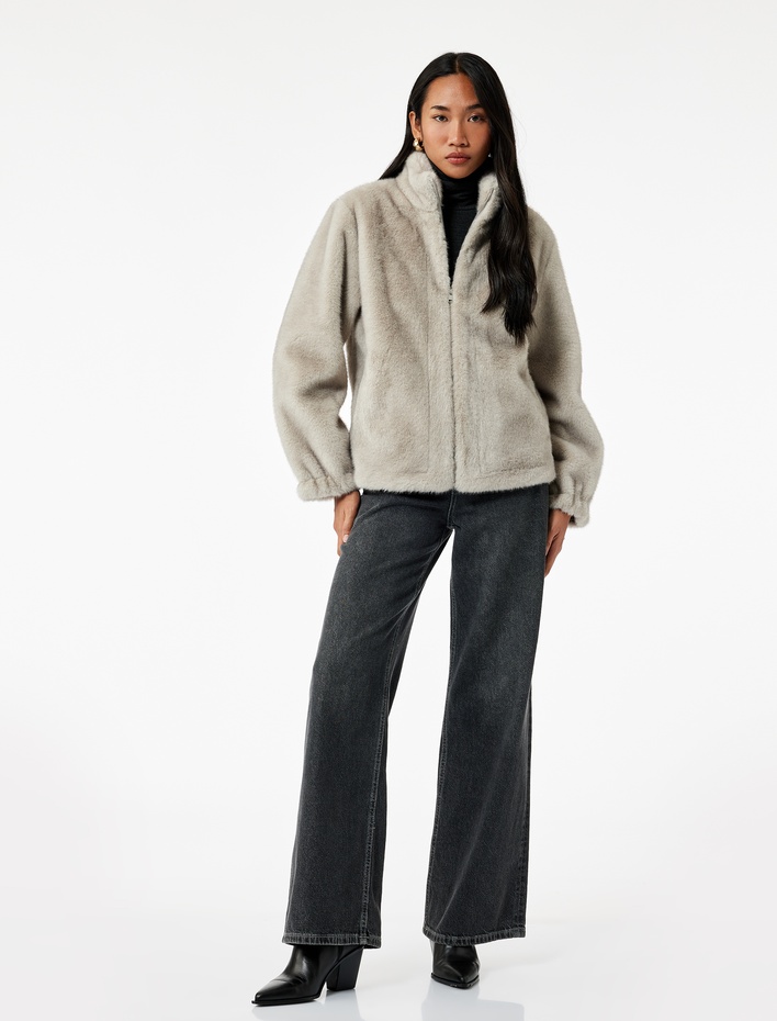  Koton X Sima Tarkan - Suni Süet Astarlı Dik Yaka Uzun Kollu Crop Fermuarlı Peluş Mont