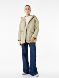 Uzun Kollu Düğmeli Cepli Kapüşonlu Kapitone Mont