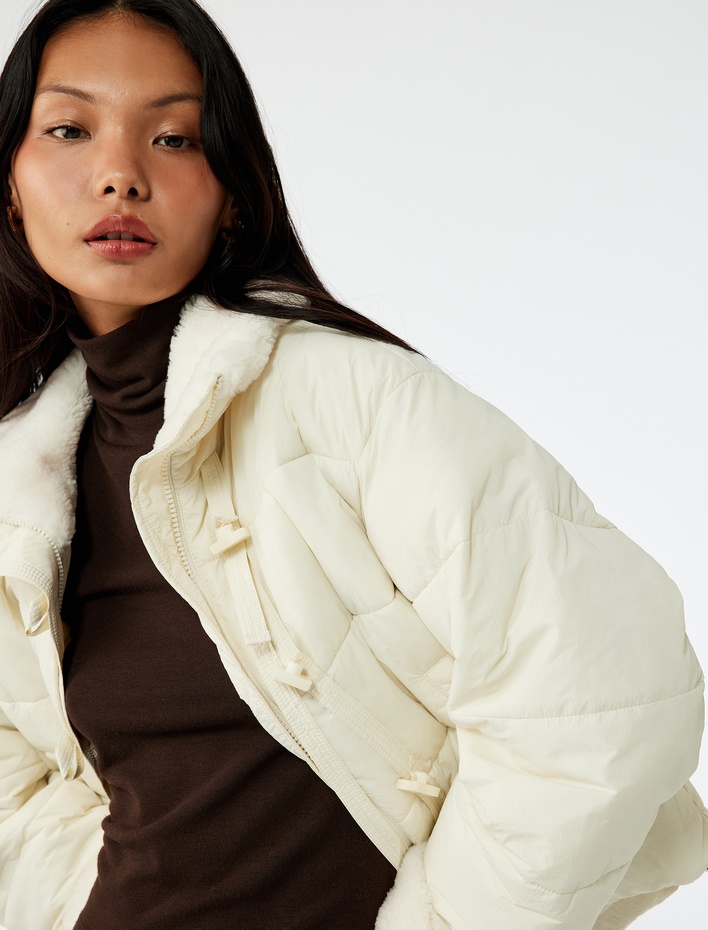  Uzun Kollu Suni Kürk Yaka Fermuarlı Cepli Kapitone Ceket