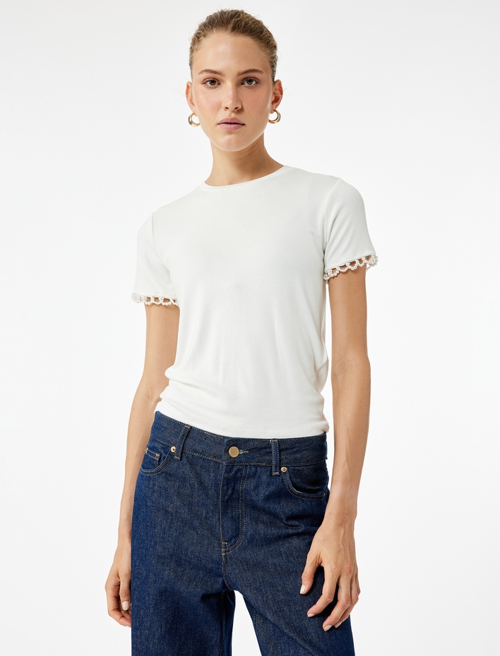  Viskon Kumaş Slim Fit İnci Detaylı Kısa Kollu Bisiklet Yaka Tişört