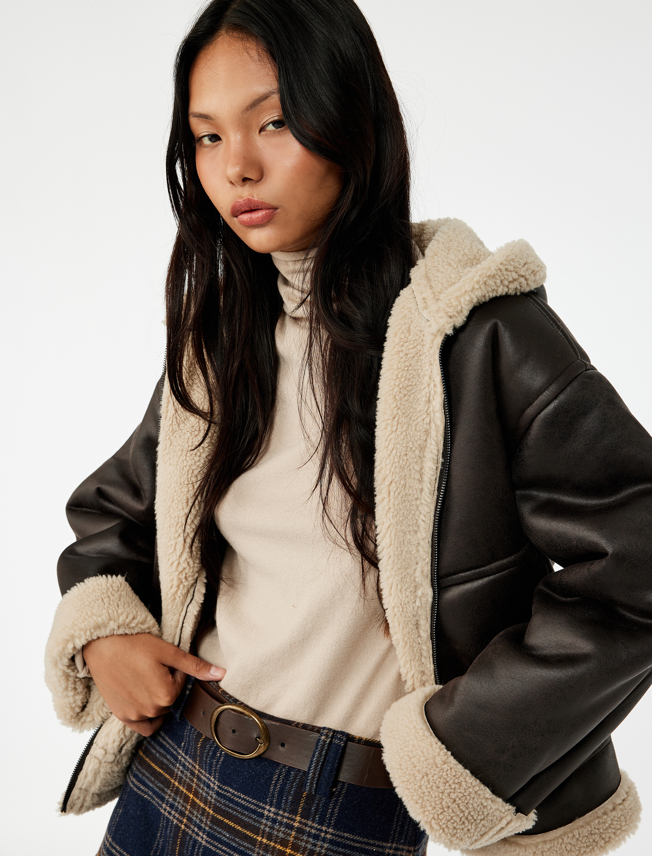   Kapüşonlu İçi Suni Kürklü Fermuarlı Cepli Suni Deri Ceket