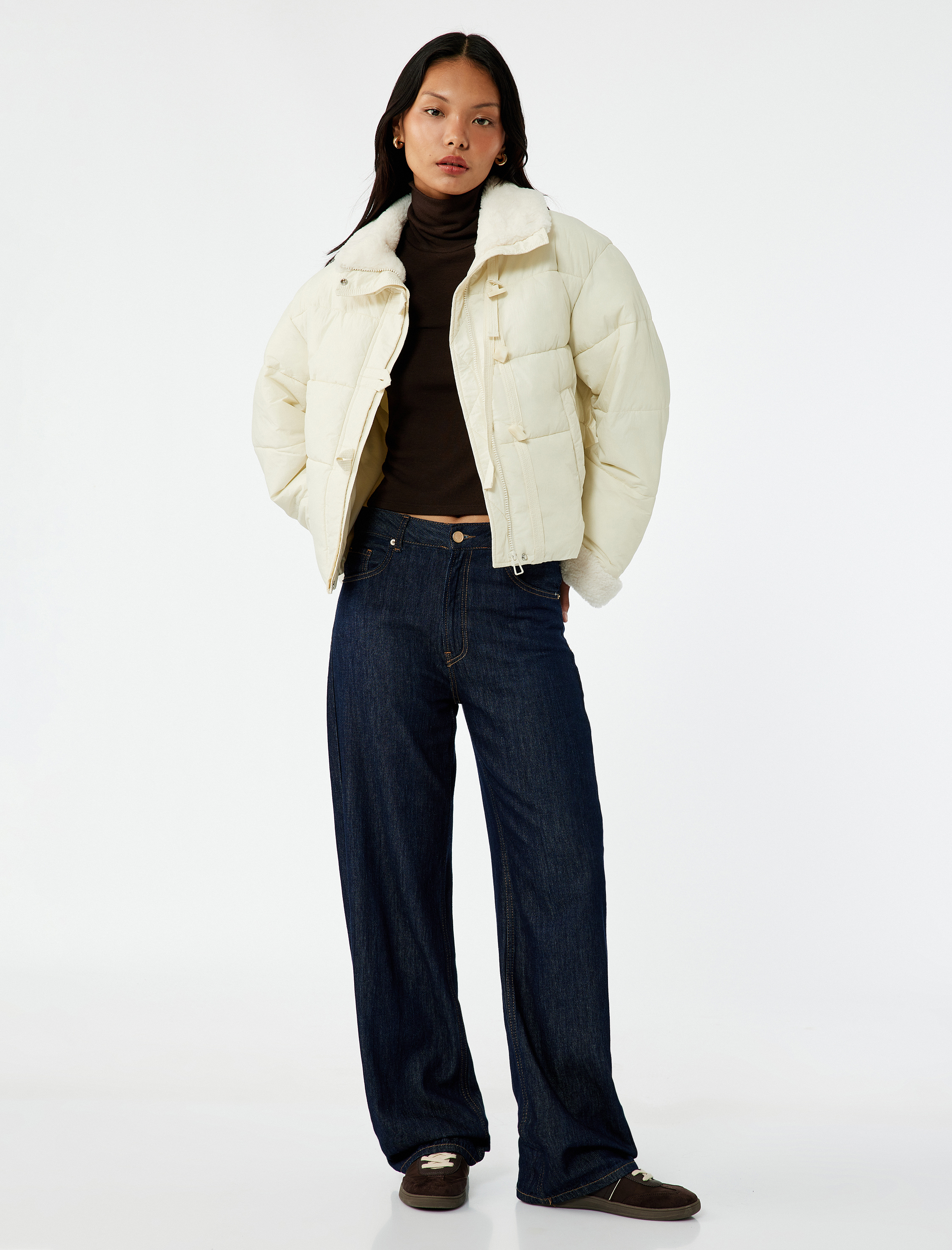   Uzun Kollu Suni Kürk Yaka Fermuarlı Cepli Kapitone Ceket