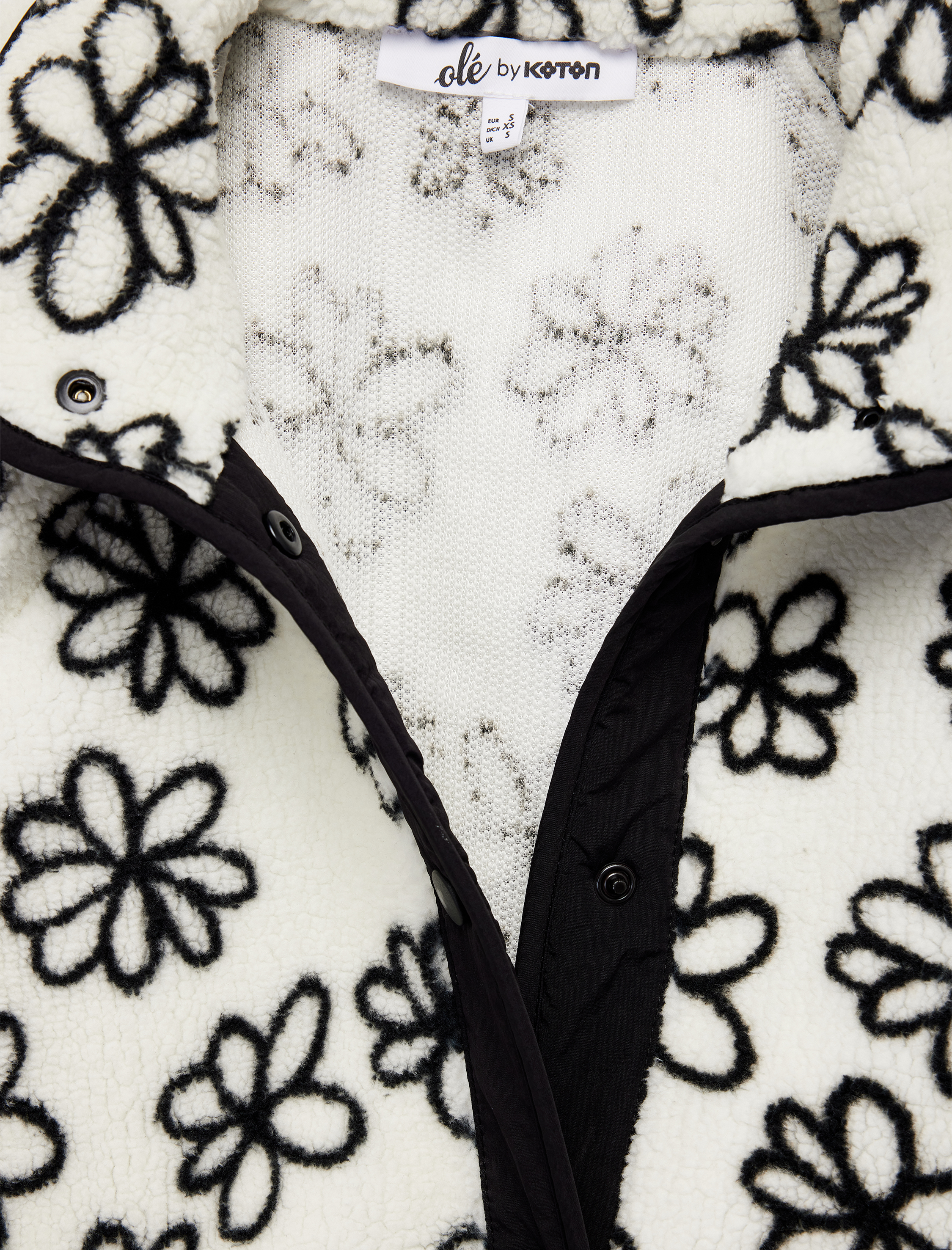 Dik Yaka Cep Detaylı Çiçek Desenli Fermuarlı Peluş Ceket