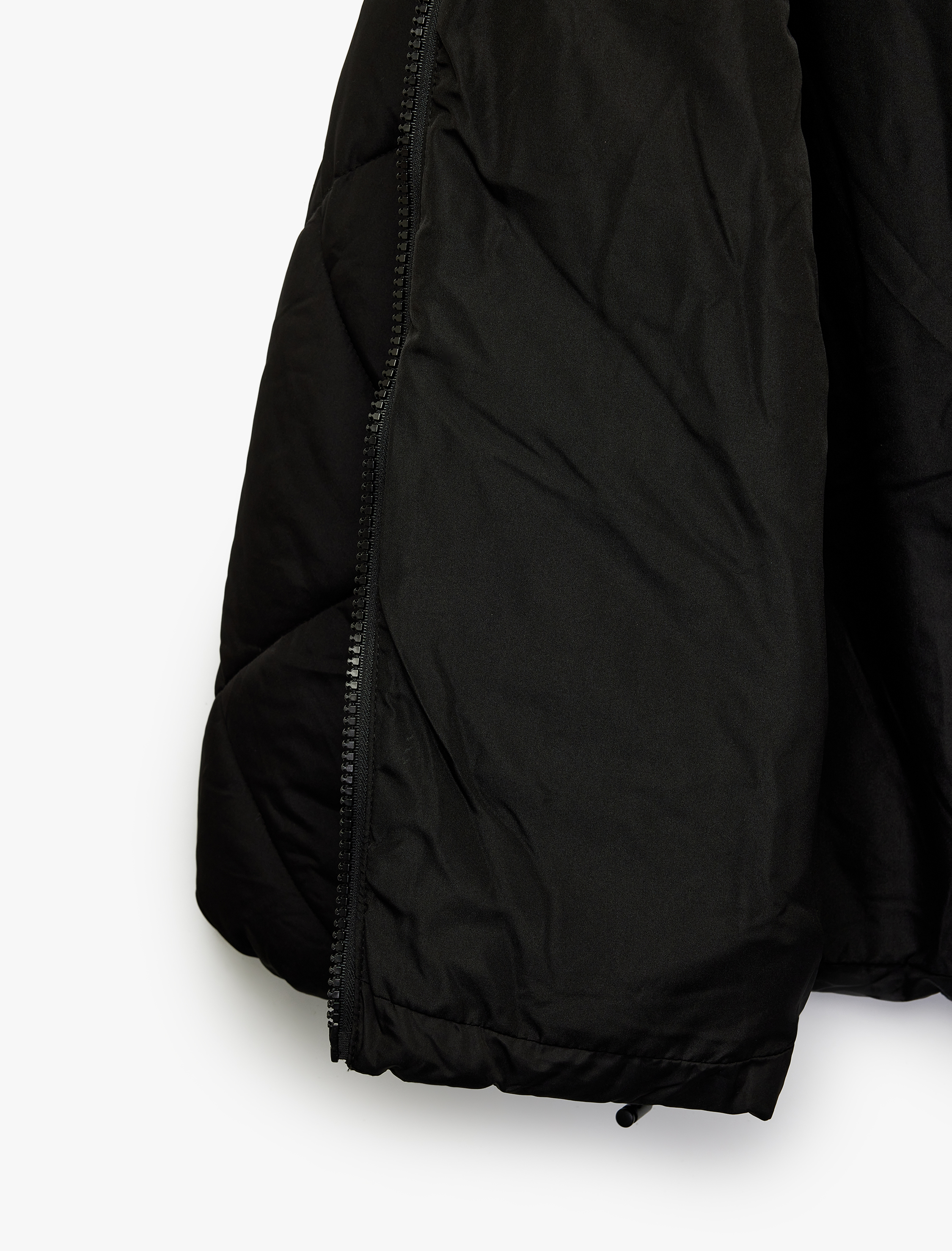 Polar Cep Detaylı Uzun Kollu Fermuarlı Su İtici Kapşonlu Kapitone Mont