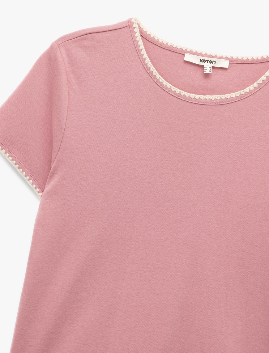  Pamuklu Slim Fit Kısa Kollu Bisiklet Yaka Kroşe Detaylı Tişört