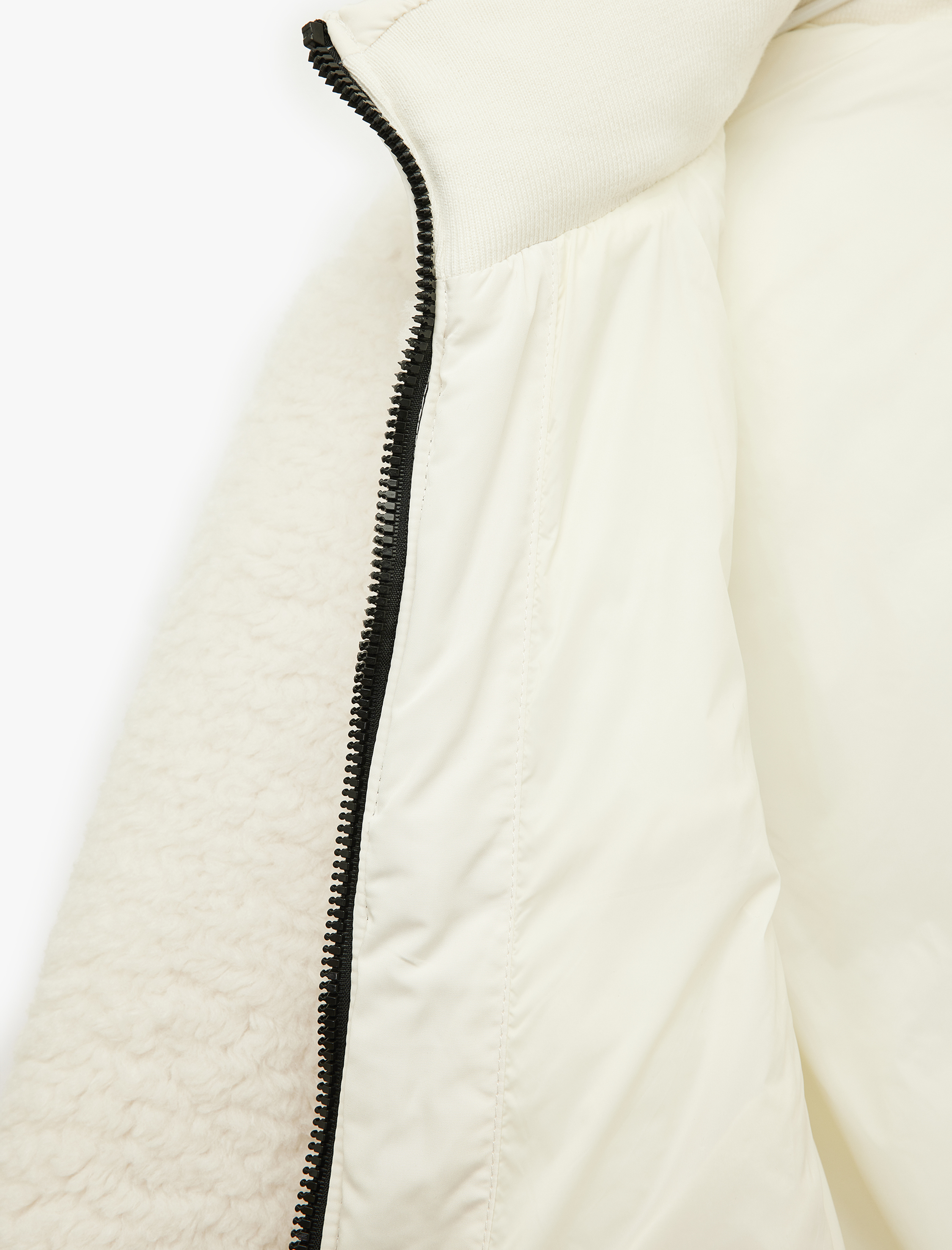 Kapüşonlu Uzun Kollu Peluş Detaylı Baskılı Şişme Mont