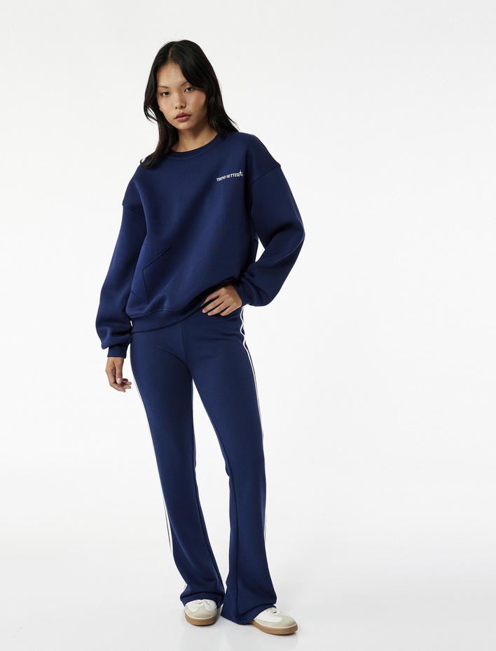  Şardonlu Uzun Kollu Rahat Kesim Bisiklet Yaka Yıldız Dikiş Detaylı Baskılı Sweatshirt