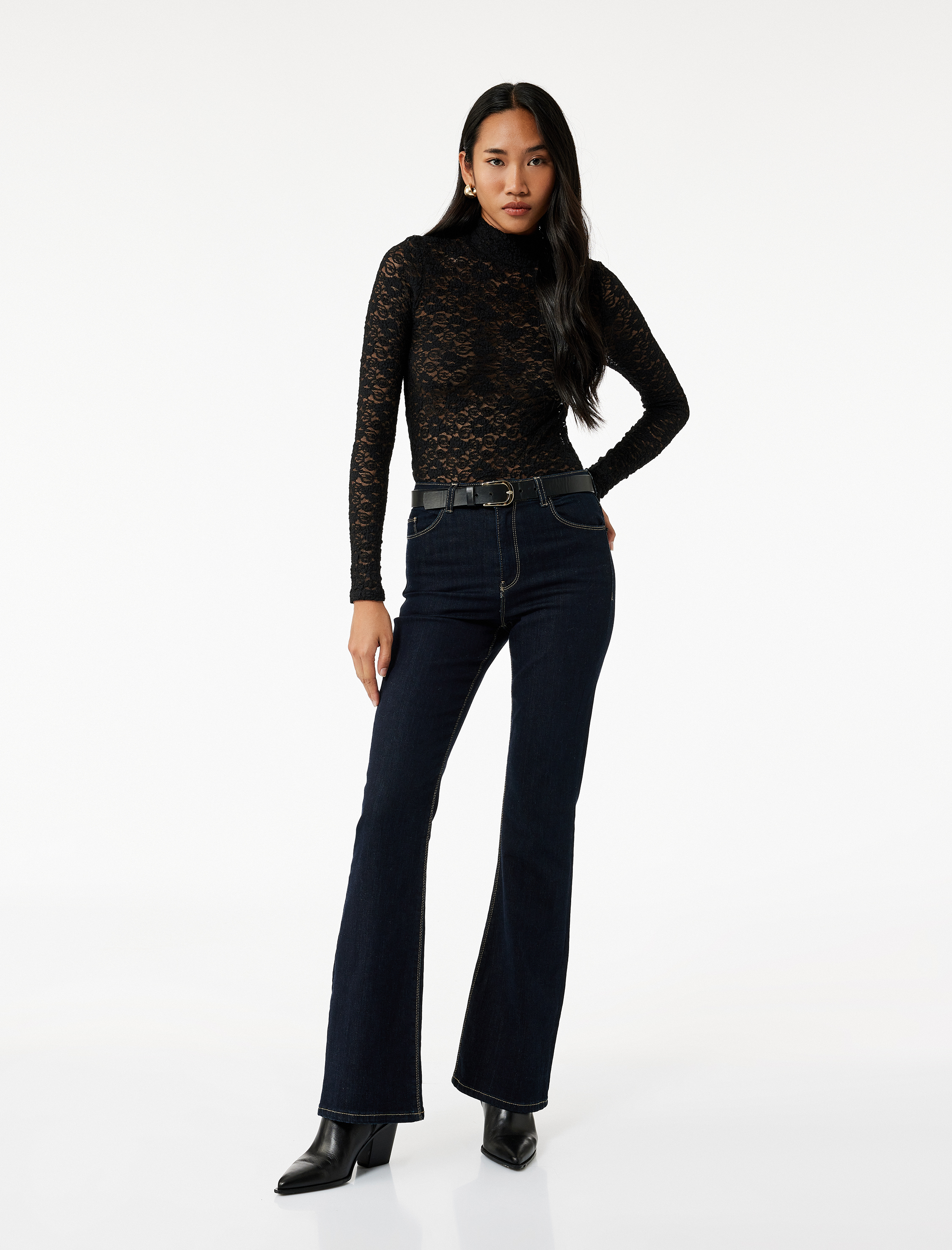   Slim Fit Uzun Kollu Dik Yaka Floral Dokulu Dantelli Bluz