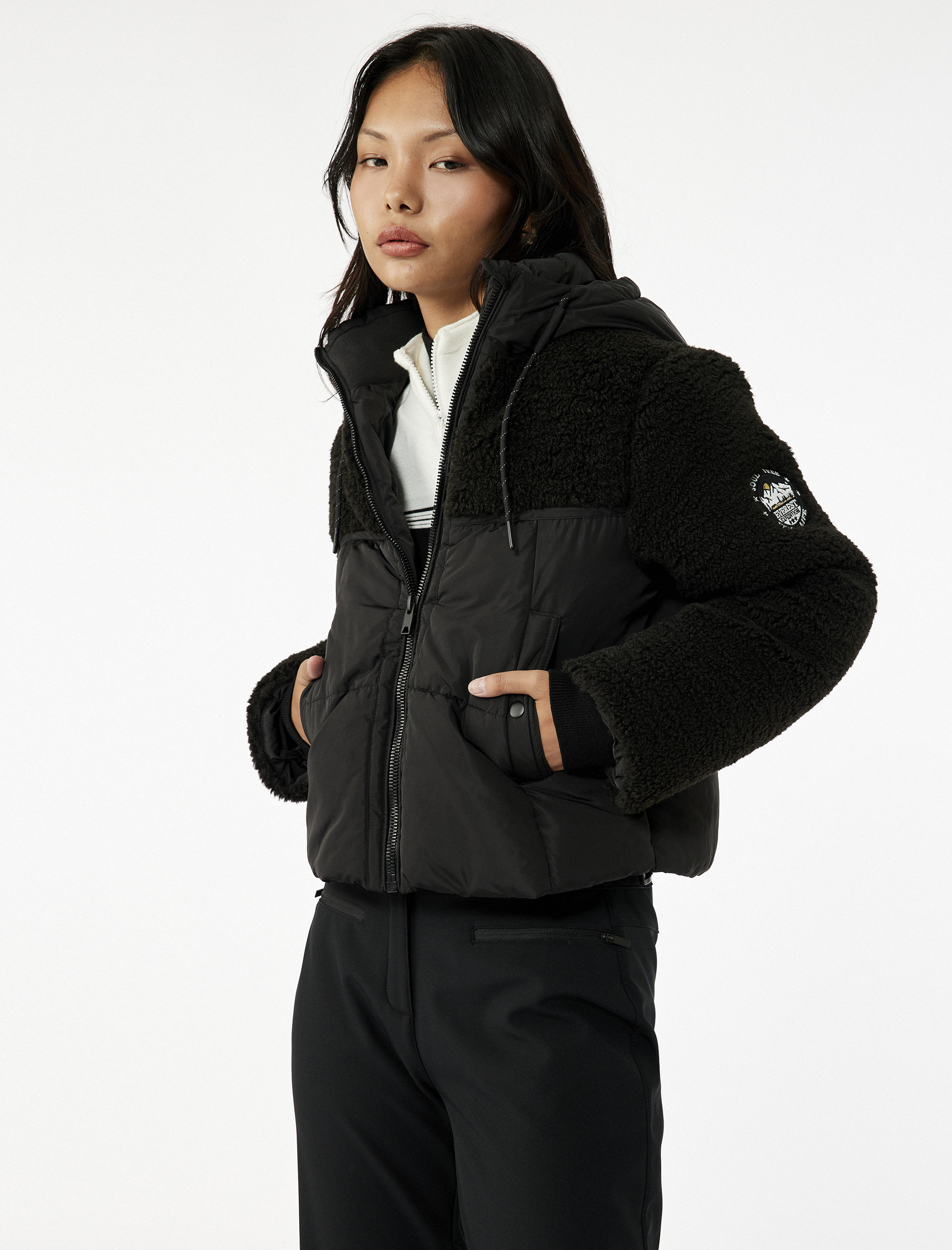 Kapüşonlu Uzun Kollu Peluş Detaylı Baskılı Şişme Mont