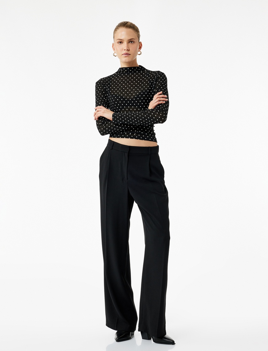   Slim Fit Uzun Kollu Dik Yaka Puantiyeli Tişört