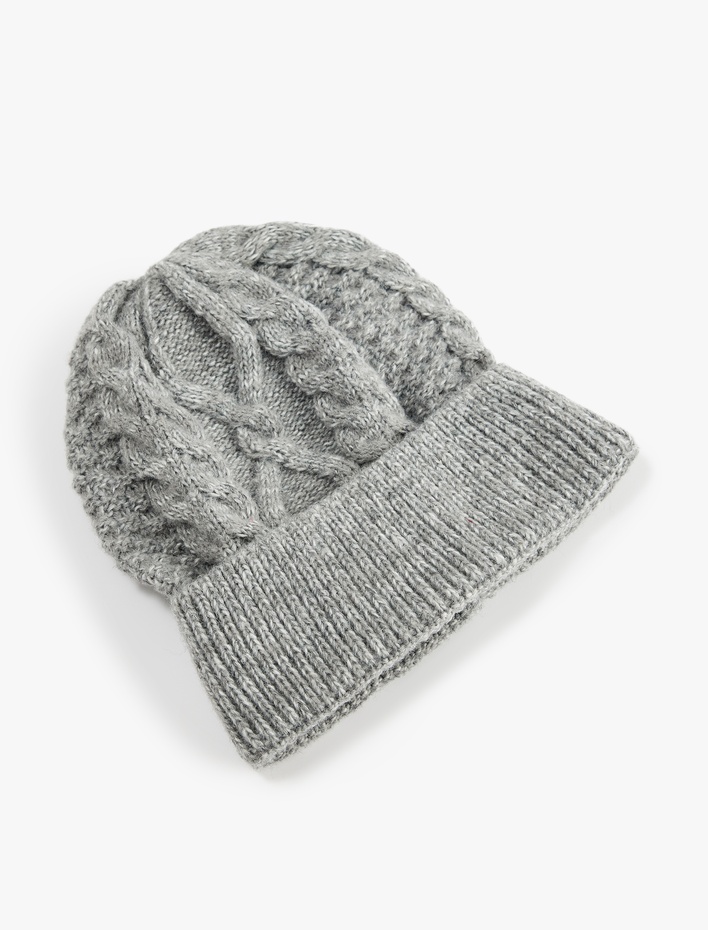 Kadın Katlı Saç Örgüsü Detaylı Triko Örgü Bere