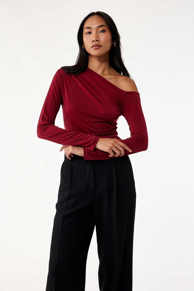   Slim Fit Drape Detaylı Uzun Kollu Asimetrik Tek Omuz Tişört