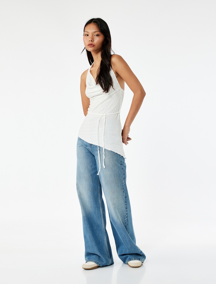  Bağlama Detaylı Slim Fit Bürümcük Asimetrik Kesim Kolsuz Degaje Yaka Bluz